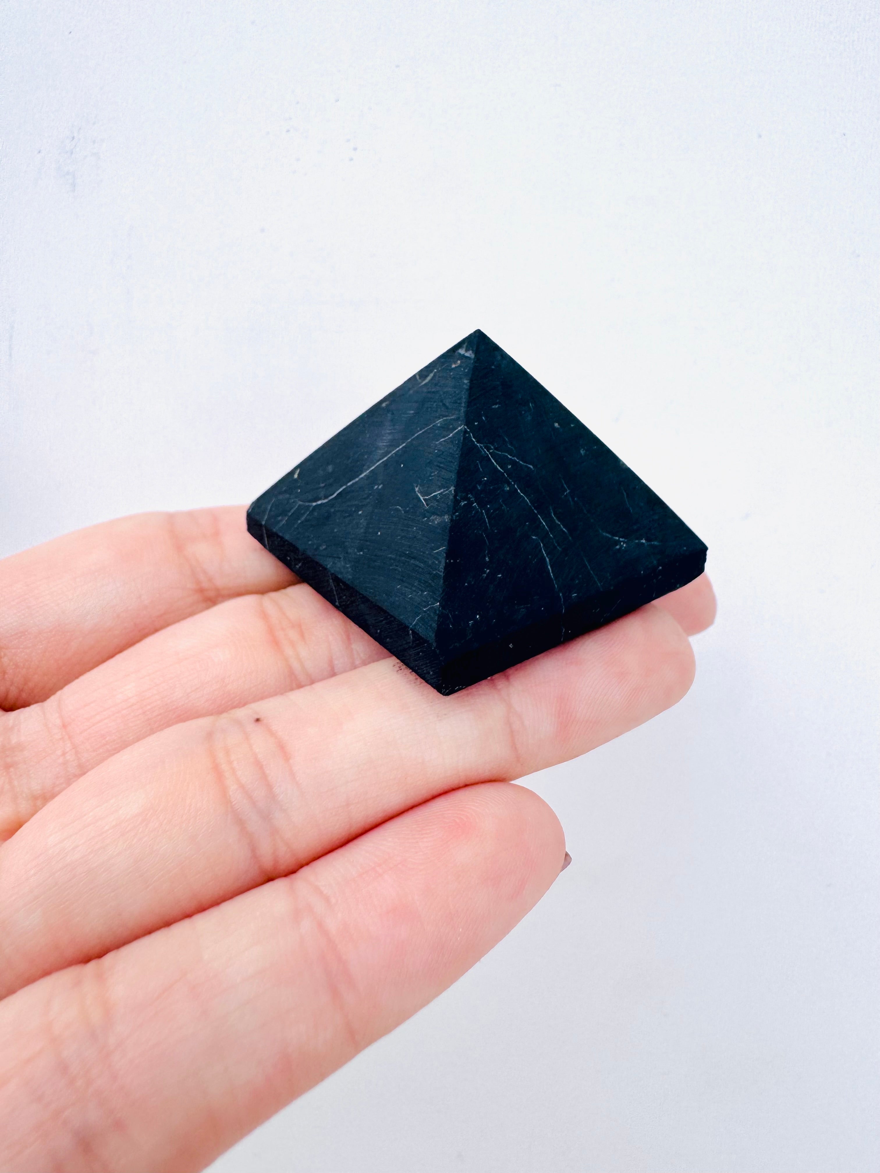 PIRÁMIDE SHUNGIT MATE 3x3