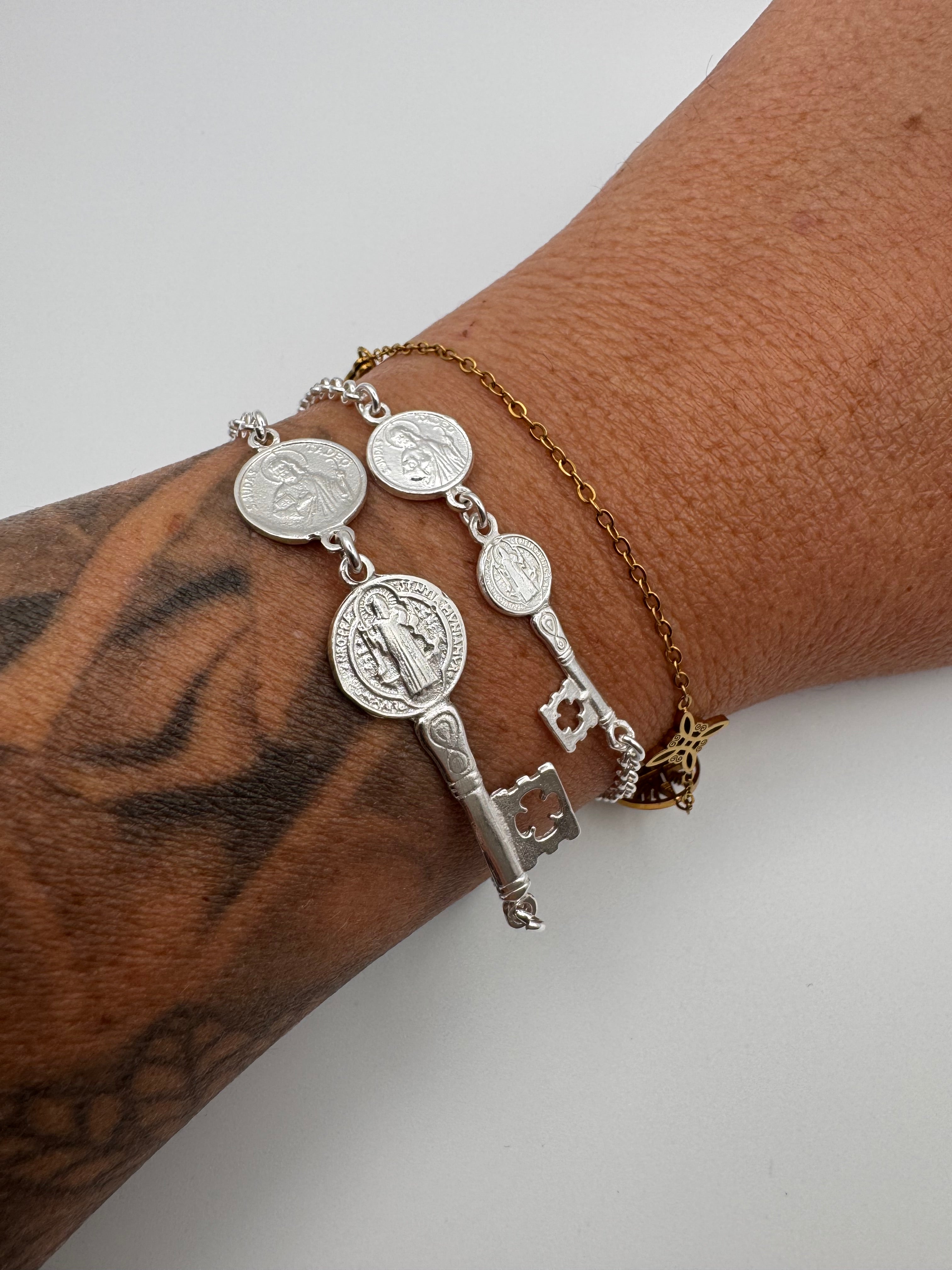 PULSERA TRIPLE PROTECCIÓN | LLAVE SAN BENITO Y MEDALLA SAN JUDAS