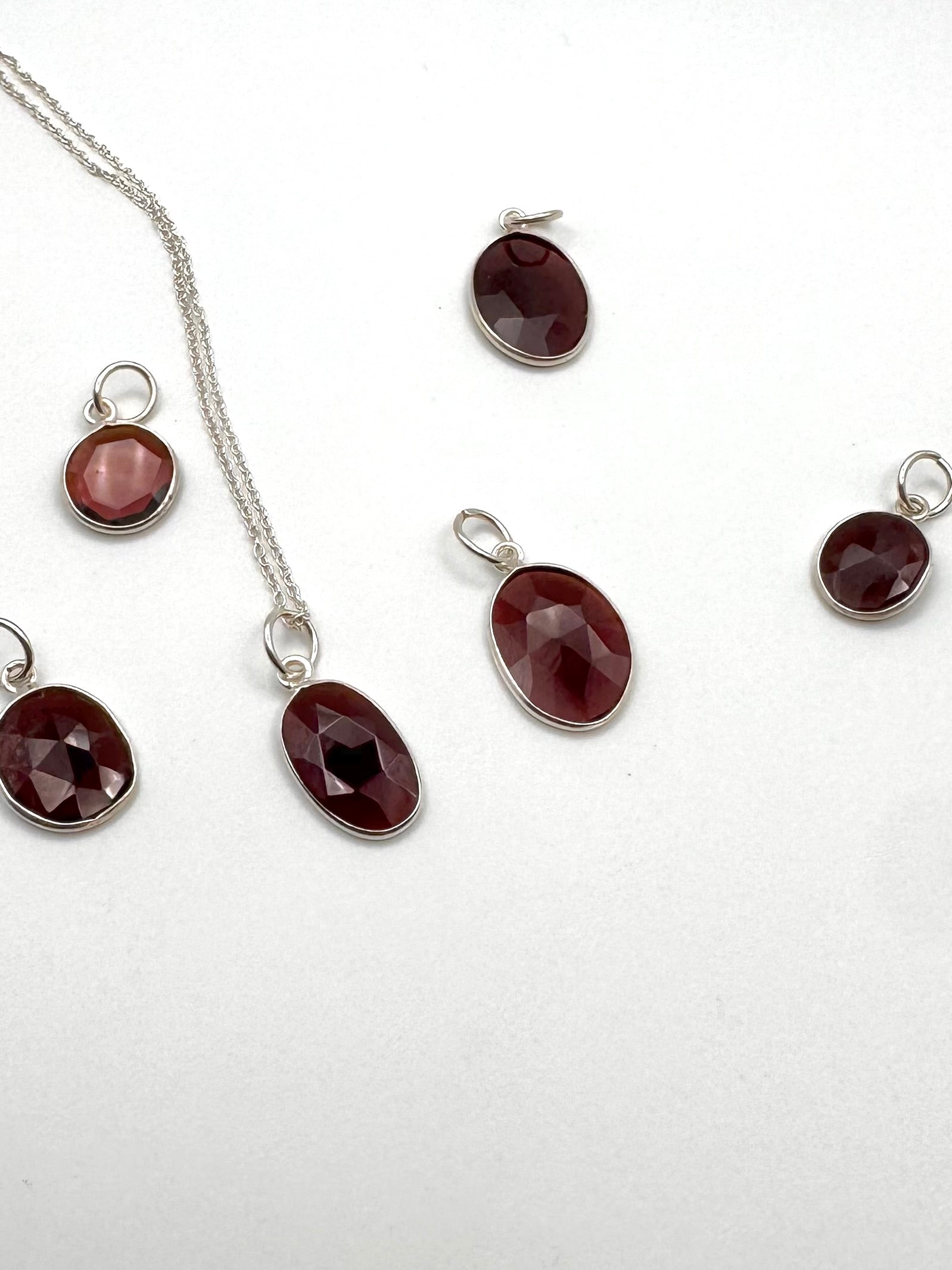 COLGANTE FACETADO GRANATE | ANTI DEPRESIÓN | PASIÓN