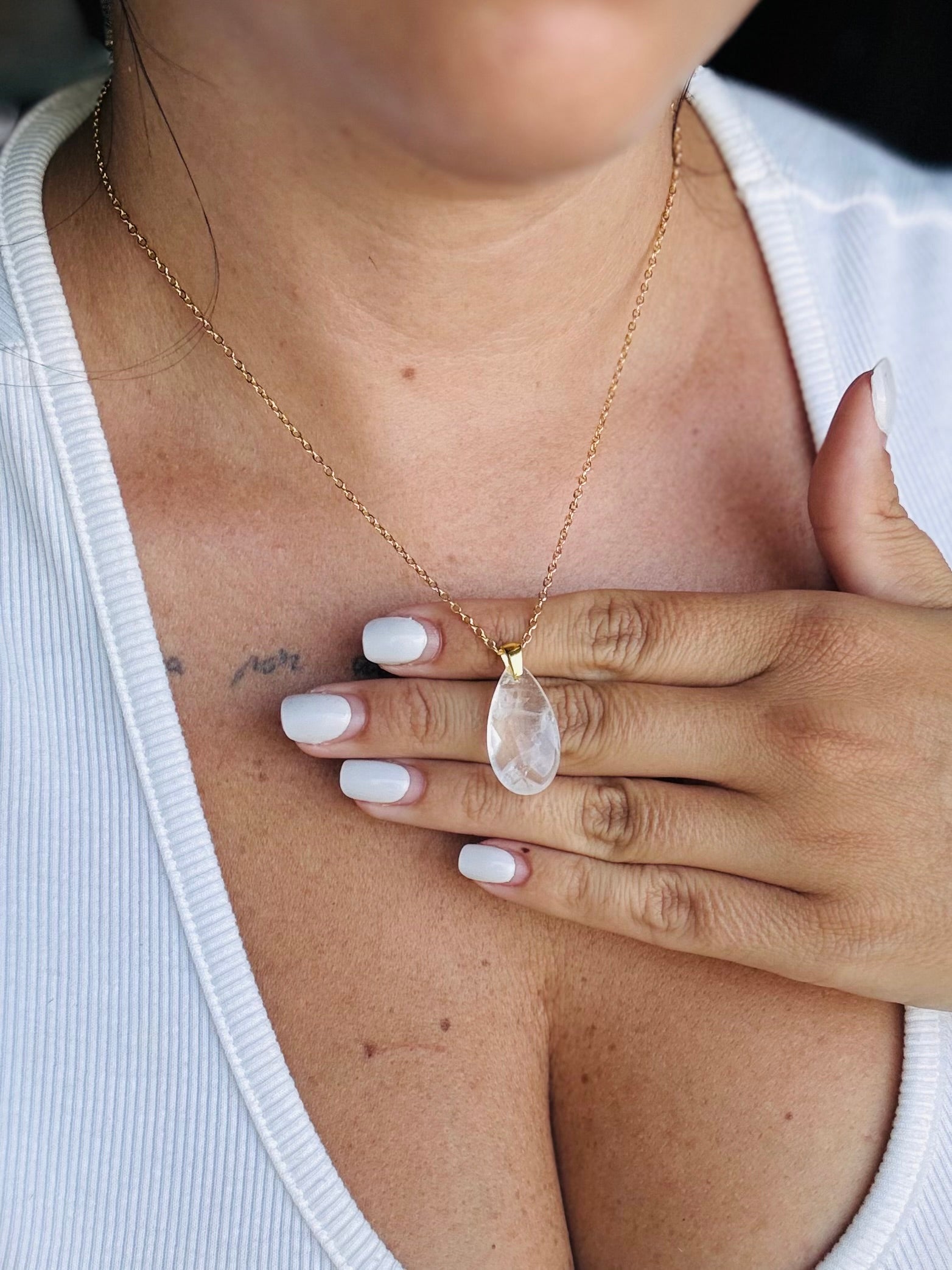 COLGANTE EN ACERO DORADO | FACETADO CUARZO | AMPLIFICADOR