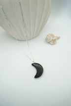 COLGANTE MEDIA LUNA OBSIDIANA | INTROSPECCIÓN | PROTECCIÓN