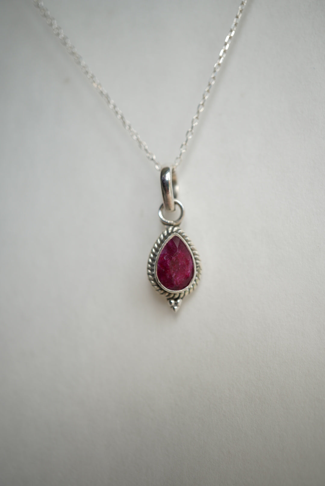 COLGANTE RUBI FACETADO