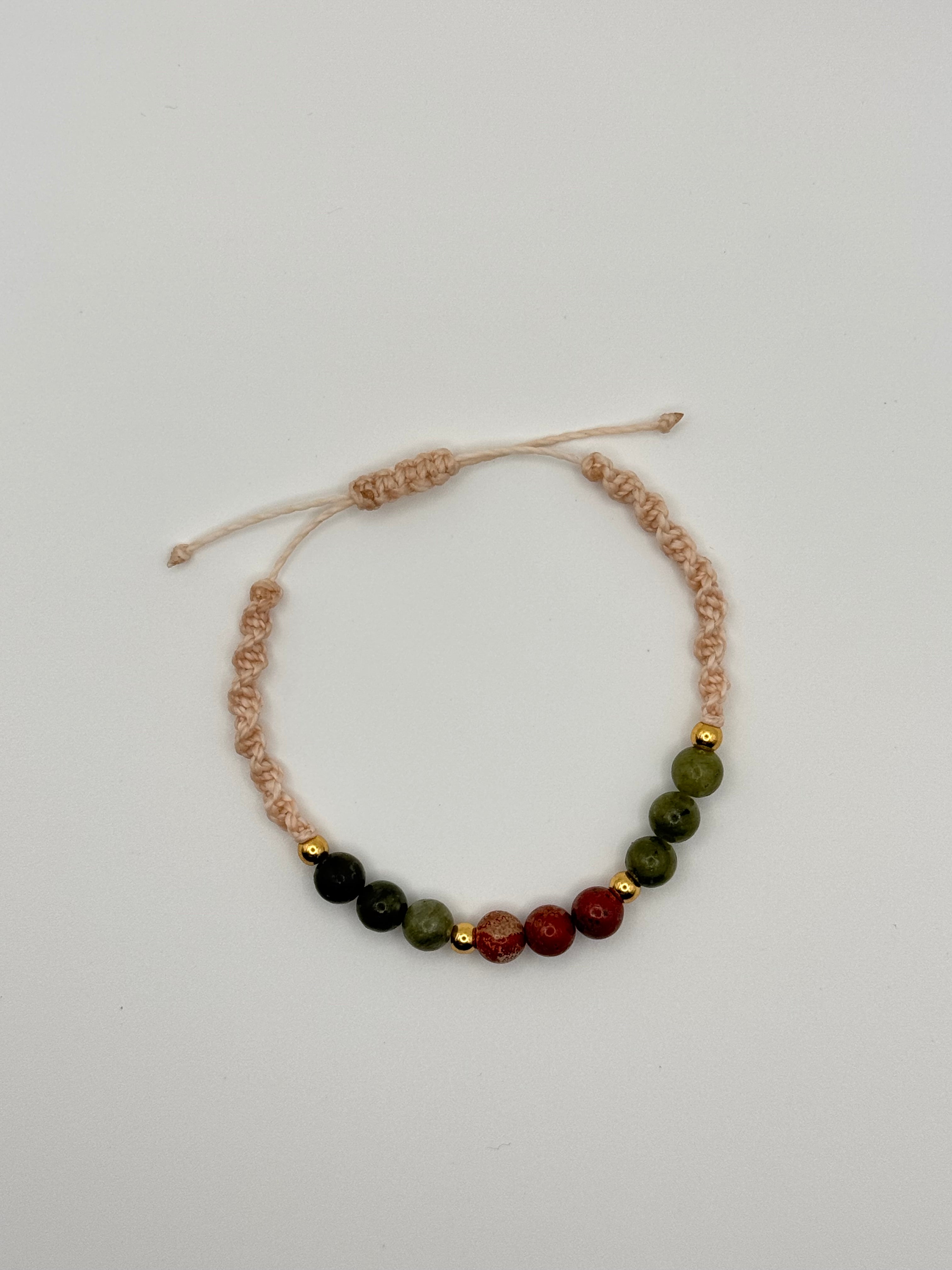 PULSERA GAIA MACRAMÉ JADE Y JAPE ROJO | RE-CONECTAR