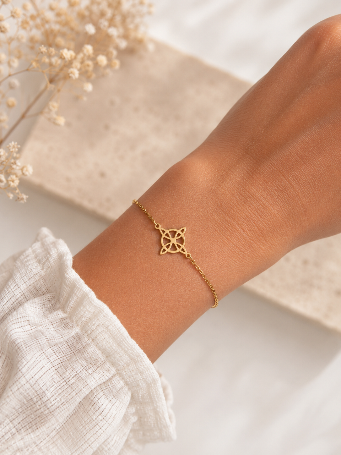PULSERA NUDO DE BRUJA DORADA