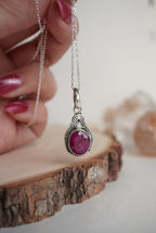 COLGANTE LLAMA SAGRADA | RUBI