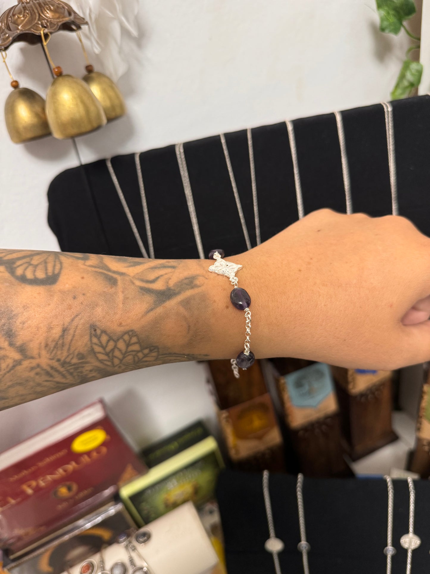 Pulsera de plata nudo de bruja y amatista