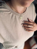 COLGANTE TETRAGRAMATON ACERO DORADO