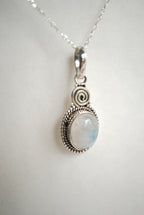 COLGANTE LUNA CÍCLICA | ENERGÍA FEMENINA