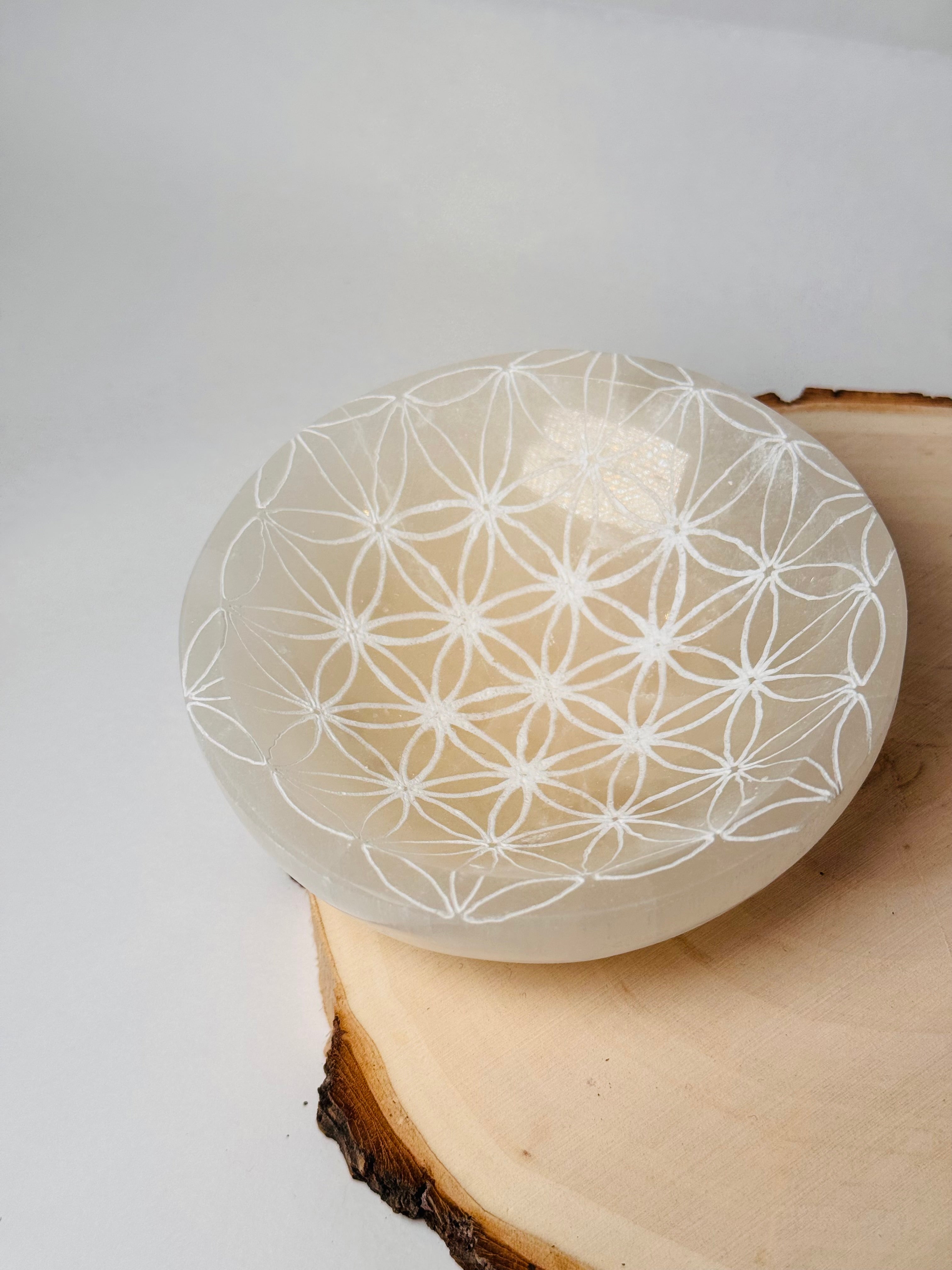 CUENCO DE SELENITA| FLOR DE LA VIDA| MEDIANO GRABADO 10cm