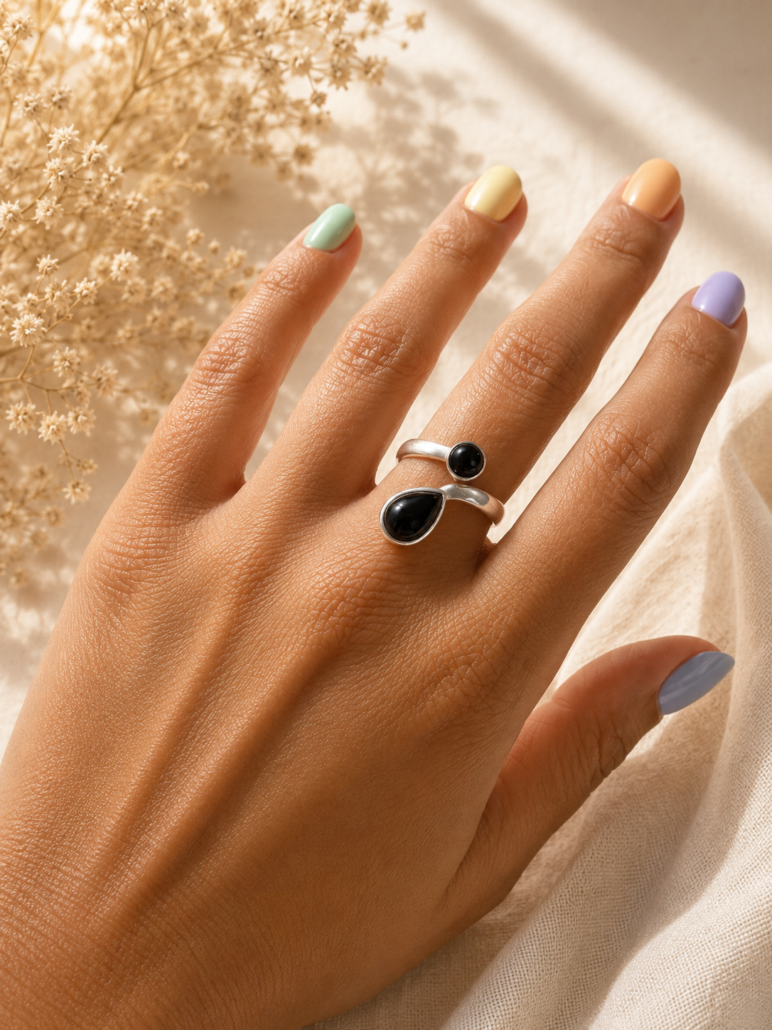 ANILLO AJUSTABLE ÓNIX PLATA