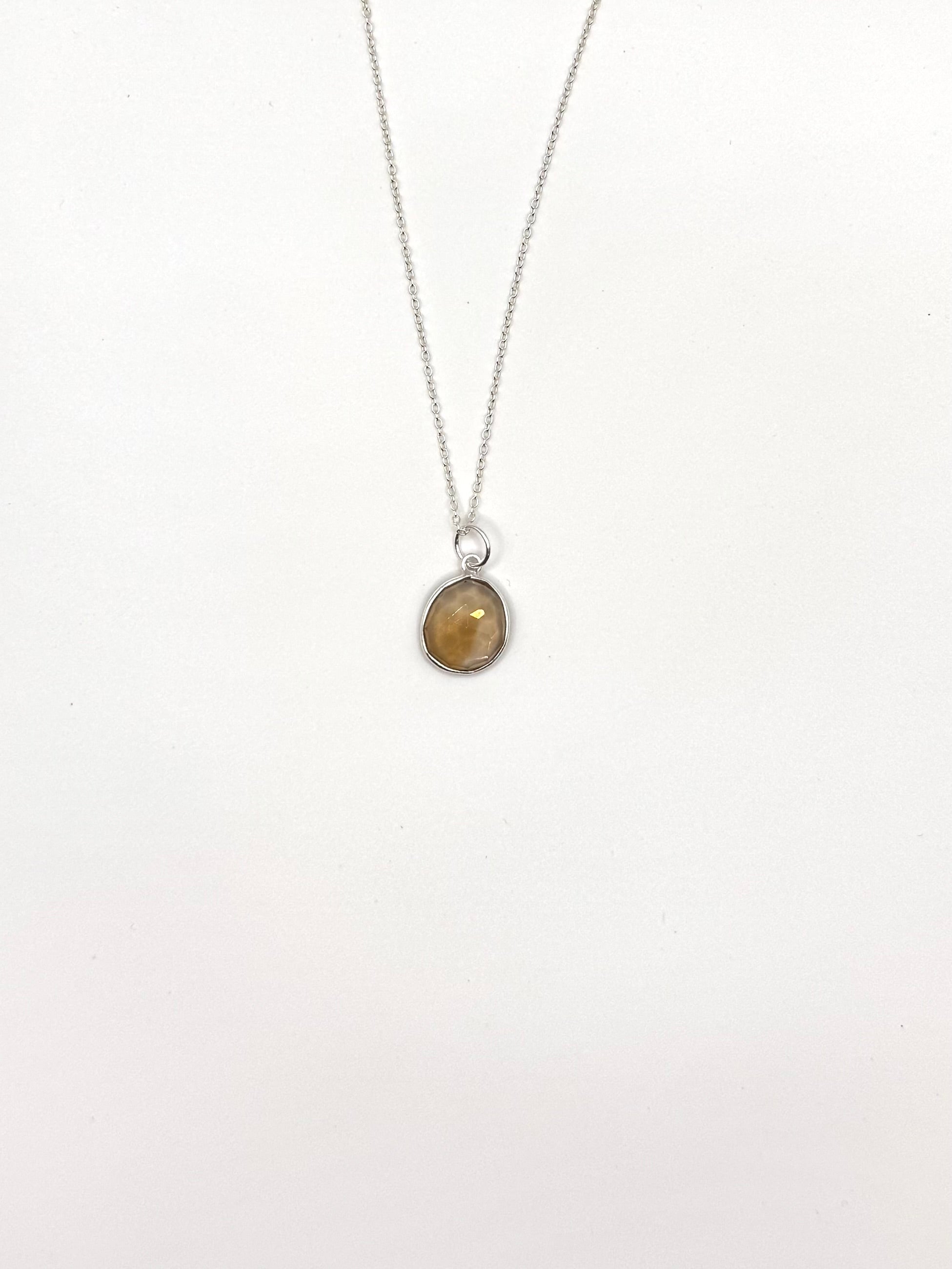 COLGANTE CITRINO FACETADO PLATA | ABUNDANCIA Y ÉXITO