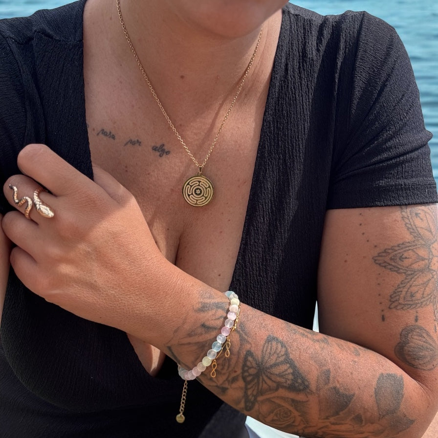 COLGANTE RUEDA DE HÉCATE | DORADO/PLATEADO