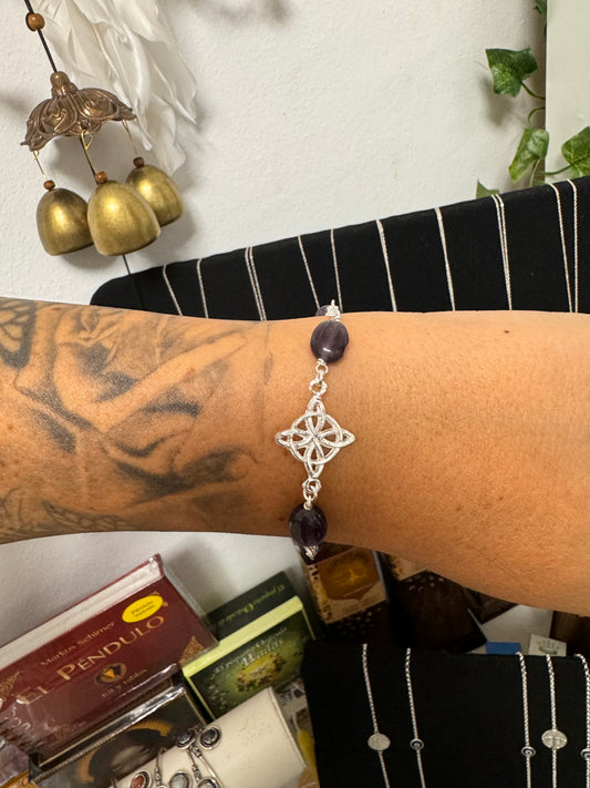 Pulsera de plata nudo de bruja y amatista