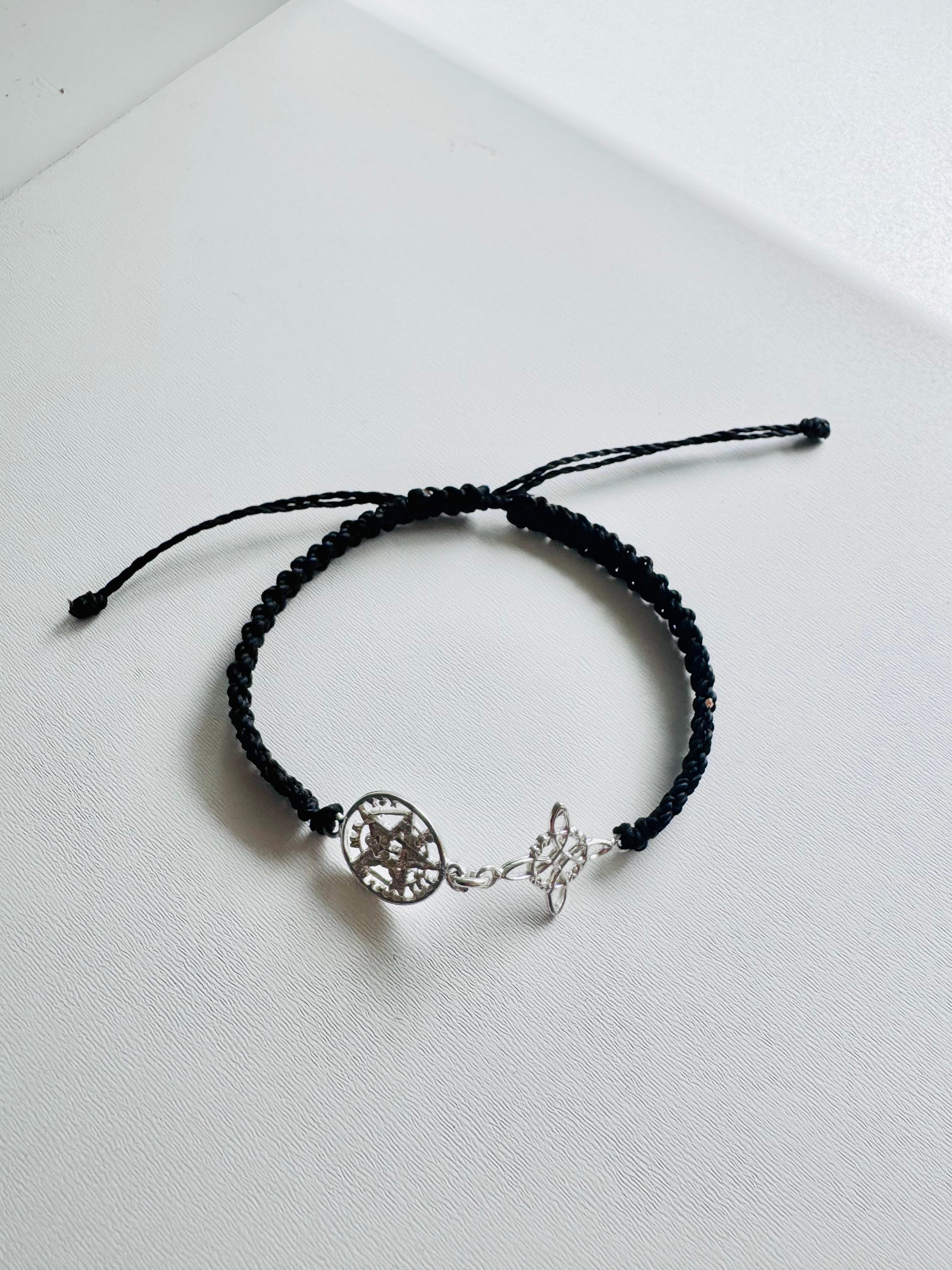 PULSERA DOBLE PROTECCIÓN MACRAMÉ AJUSTABLE