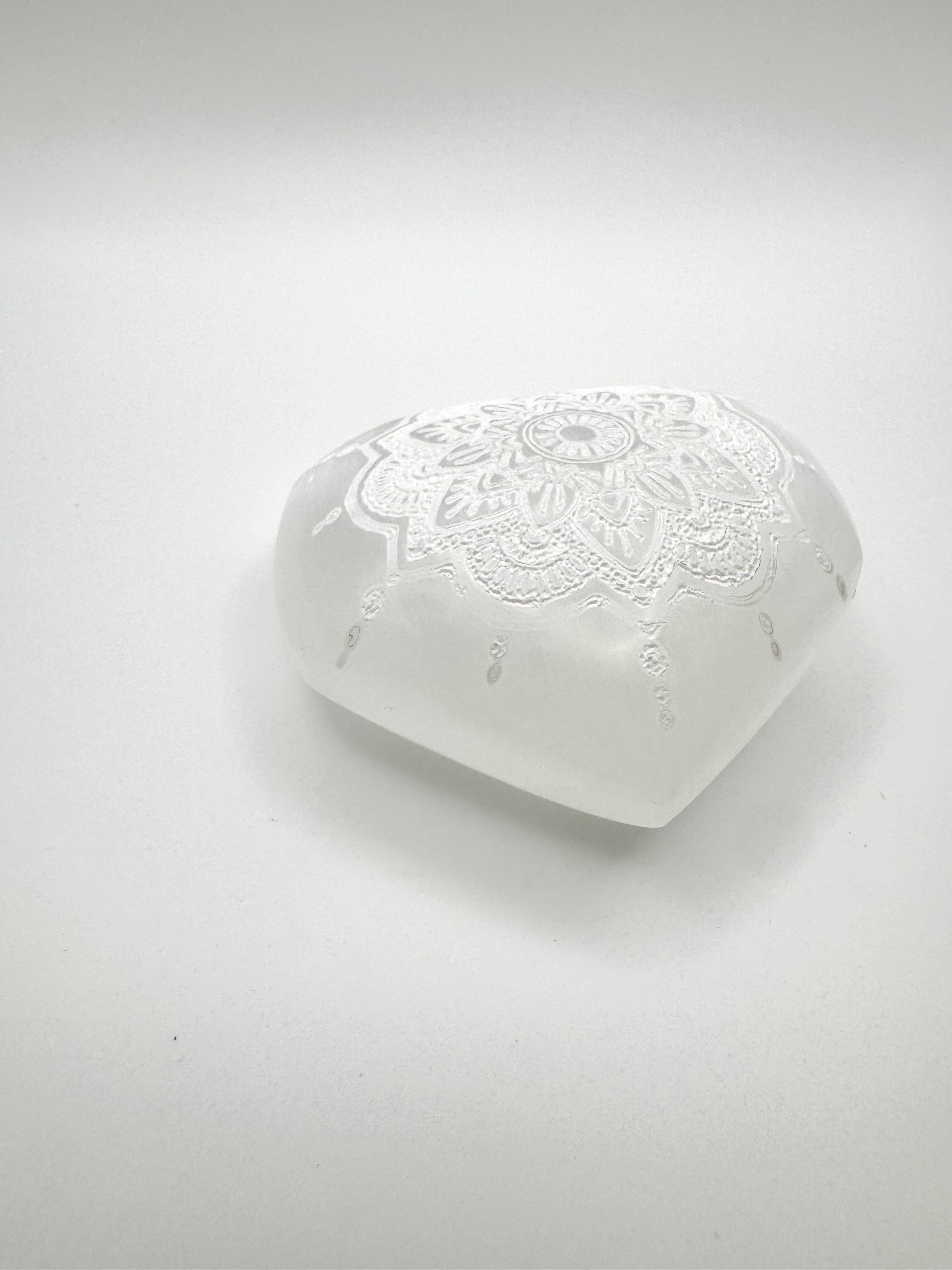 CORAZÓN SELENITA MÁNDALA