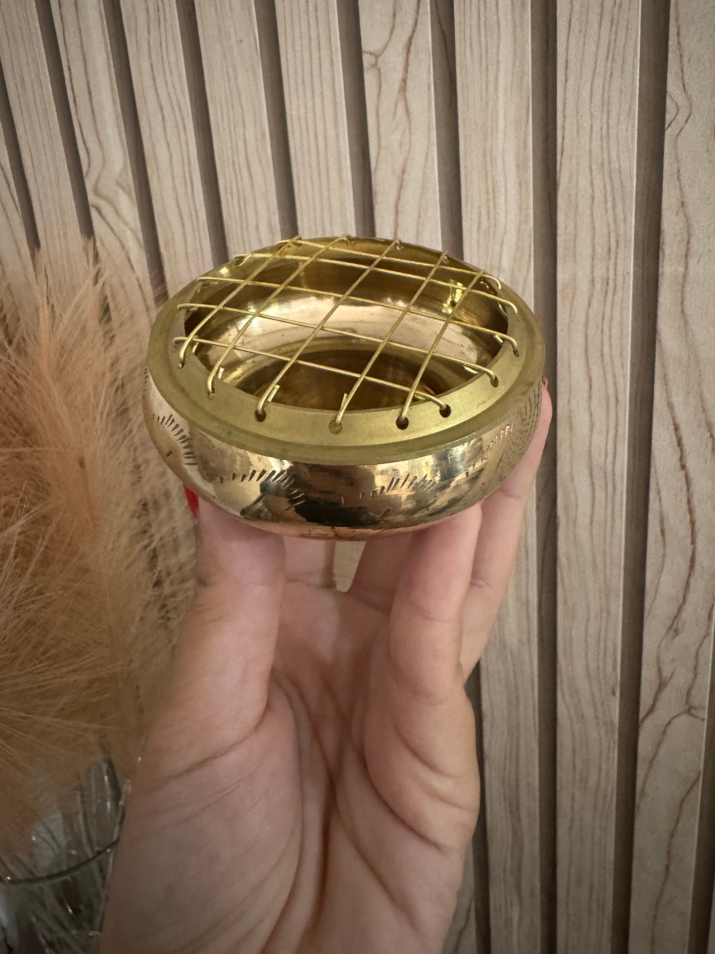 Incensario latón bol con rejilla dorado 8,5 x 4 cm