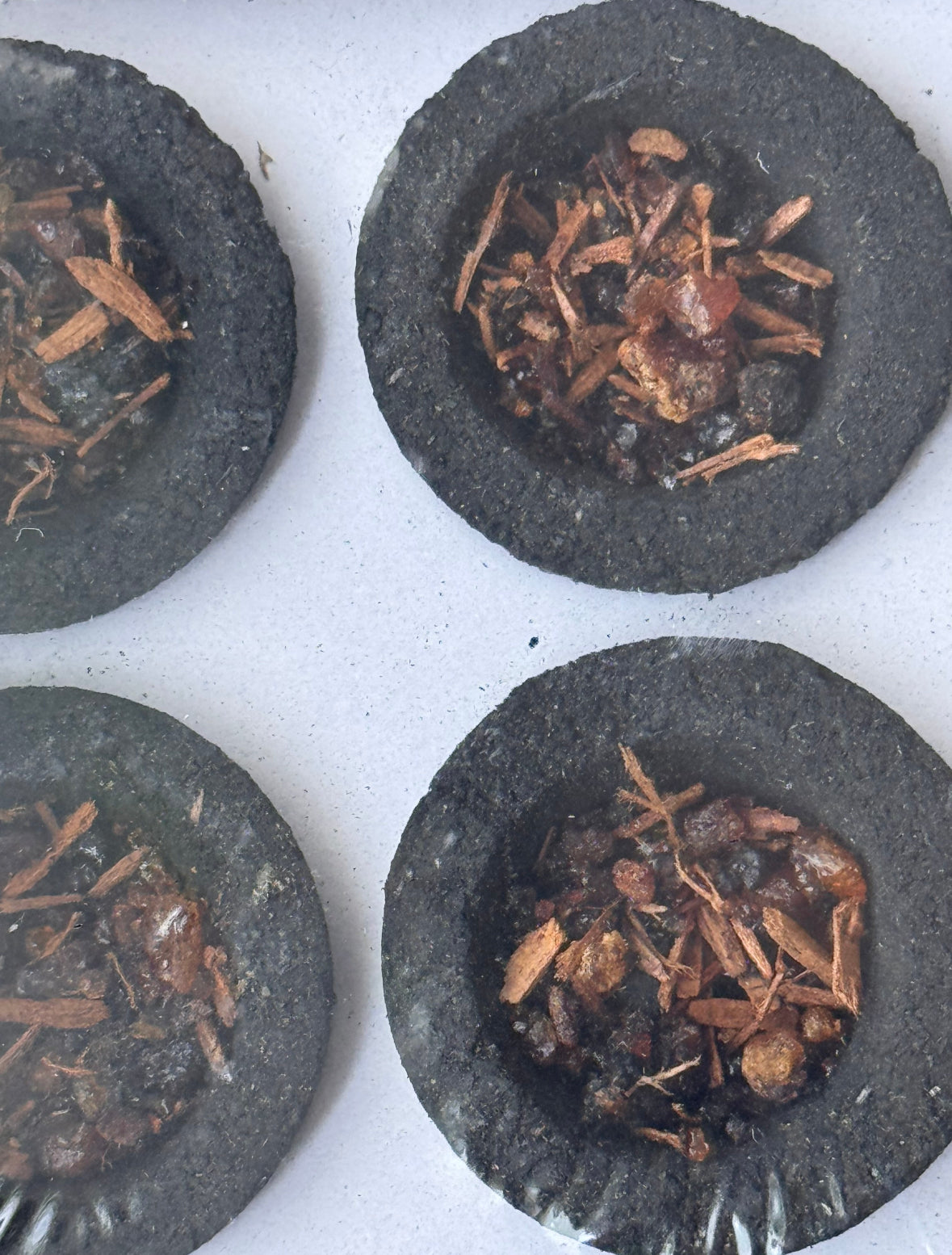 CAJAS 6 COPAS CARBÓN CON RESINA CONTRA BRUJERÍA