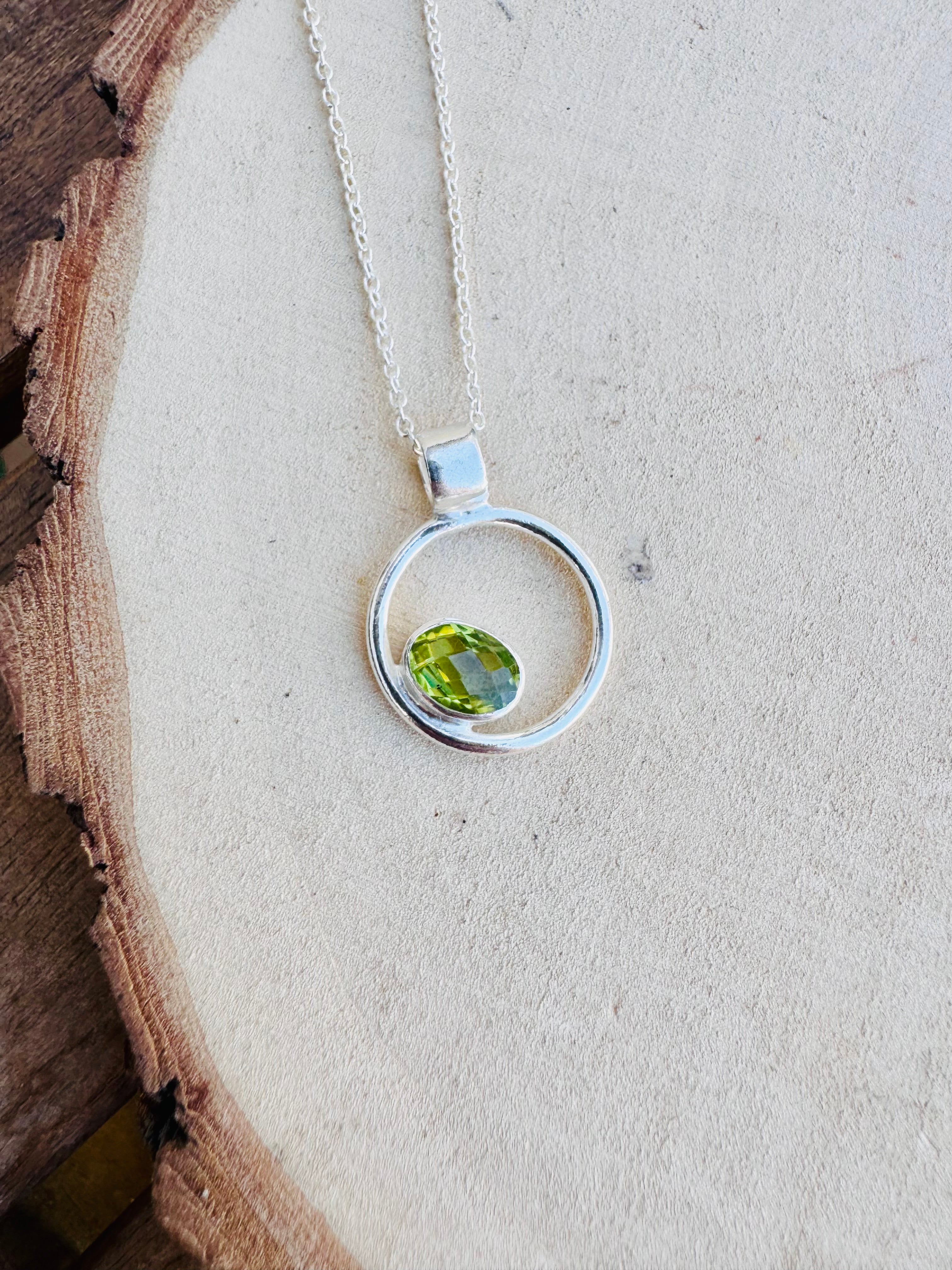 COLGANTE CÍRCULO OLIVINO | EMPUJE | CAMBIOS