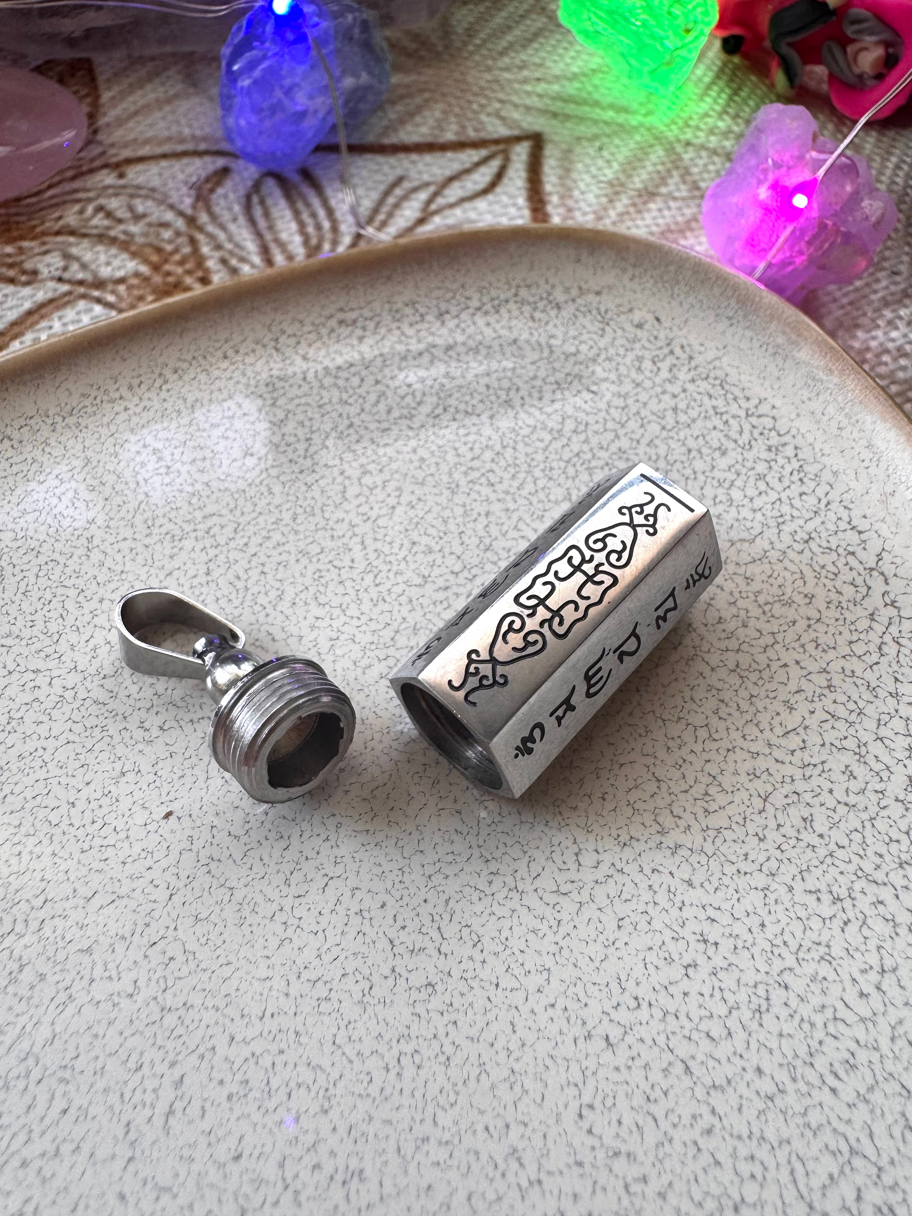 COFRE PORTADOR OM MANI PADME HUM | CÓDIGOS SAGRADOS | CHIPS | CENIZAS