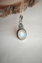 COLGANTE LUNA CÍCLICA | ENERGÍA FEMENINA