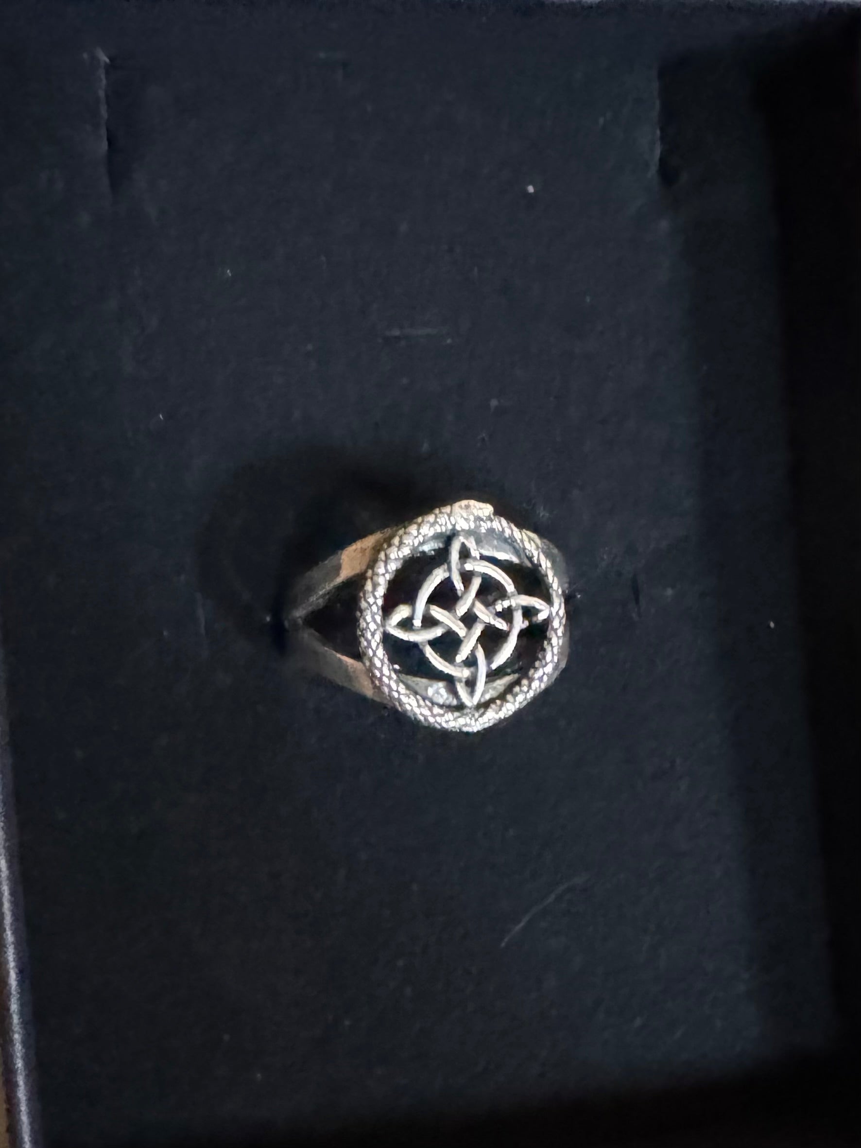 ANILLO DE PLATA AJUSTABLE | NUDO BRUJA CON SERPIENTE