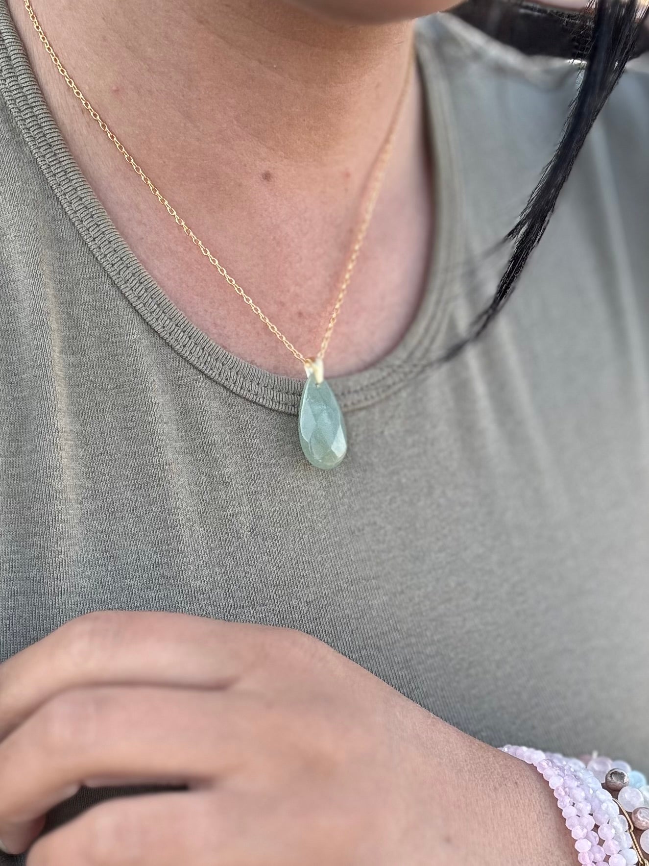 COLGANTE EN ACERO DORADO | FACETADO AVENTURINA | PROSPERIDAD