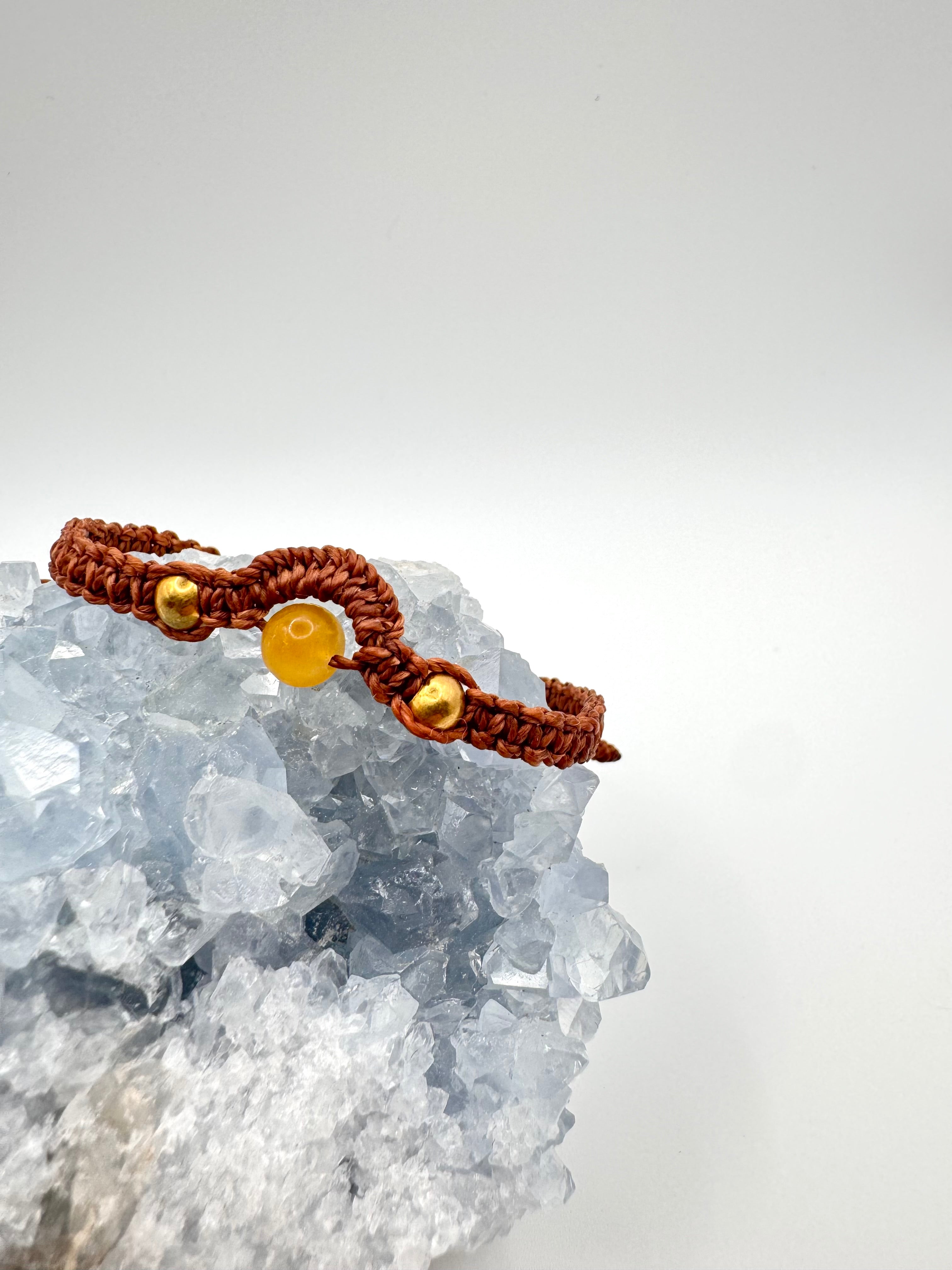 PULSERA SOL MACRAMÉ | OJO TIGRE DORADO