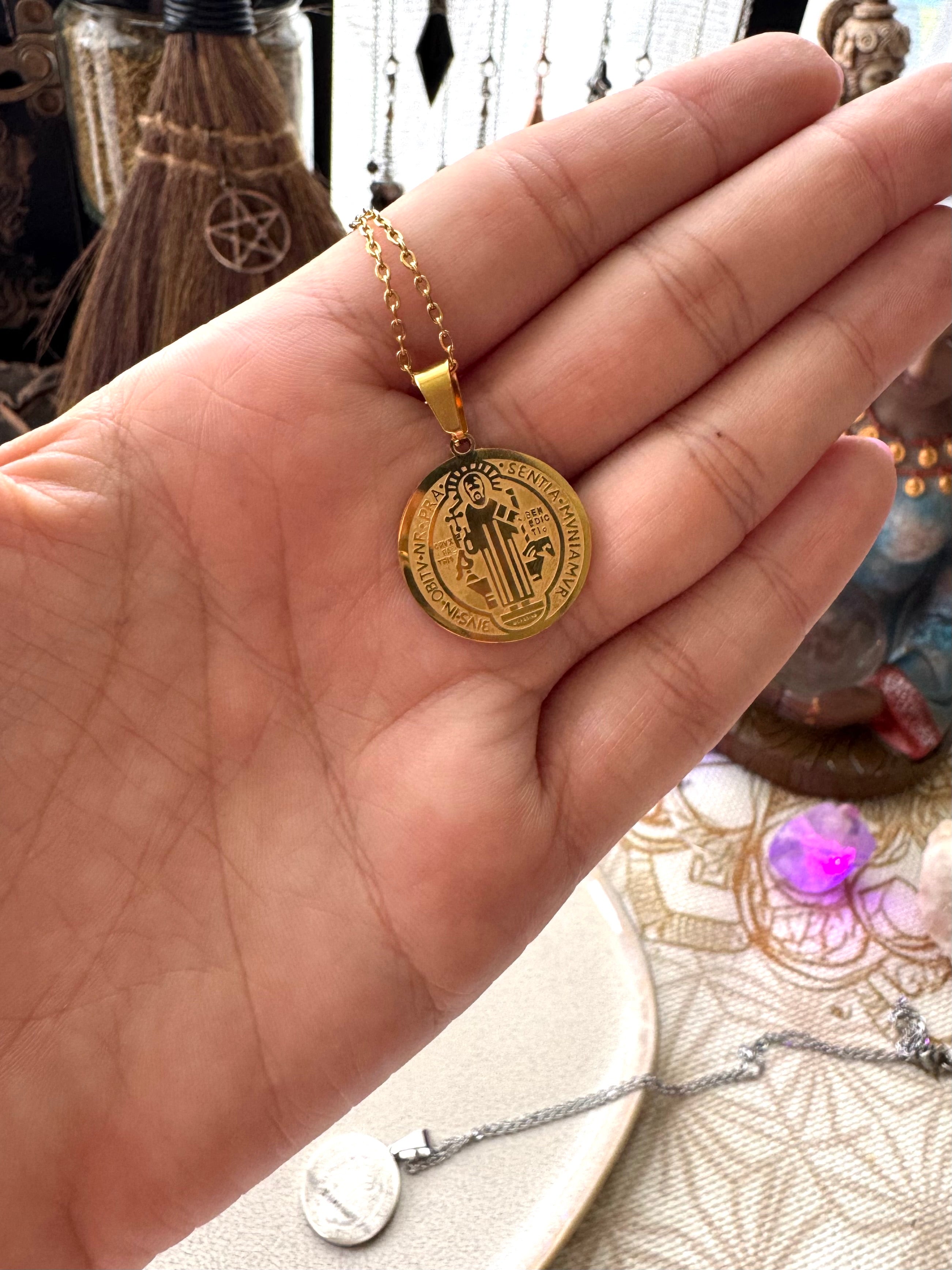 COLGANTE MEDALLA ACERO SAN BENITO | ELIGE