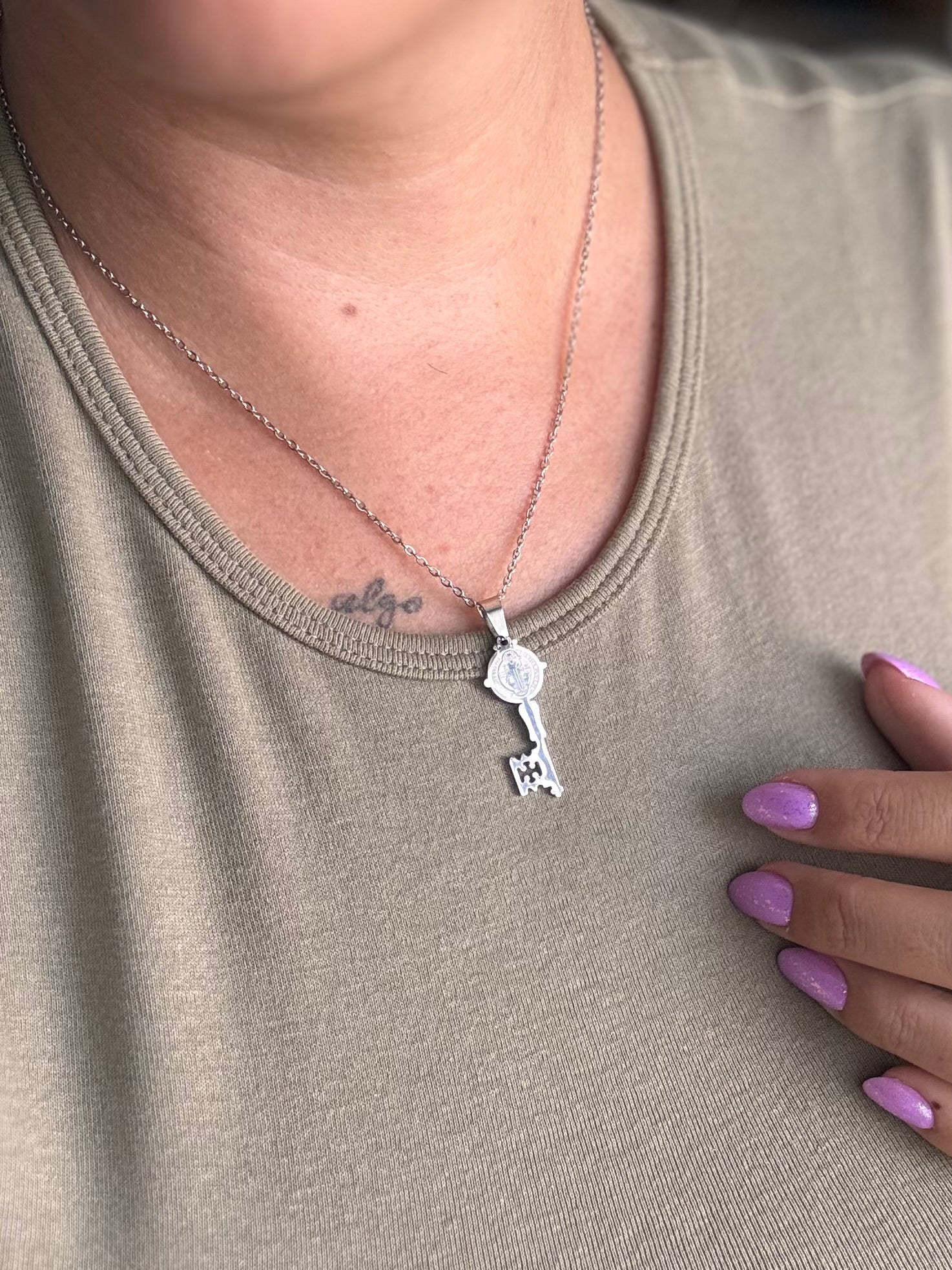 COLGANTE LLAVE SAN BENITO ACERO | ELIGE