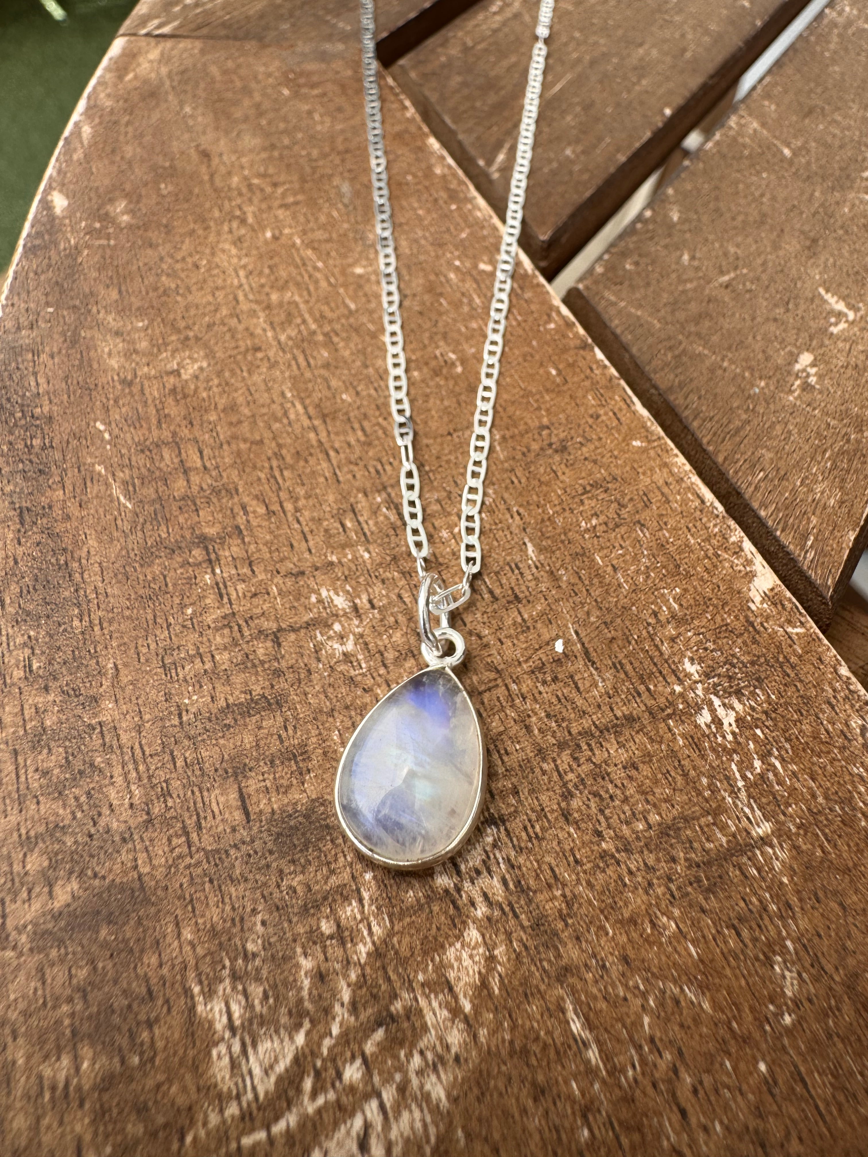 COLGANTE GOTA PIEDRA LUNA