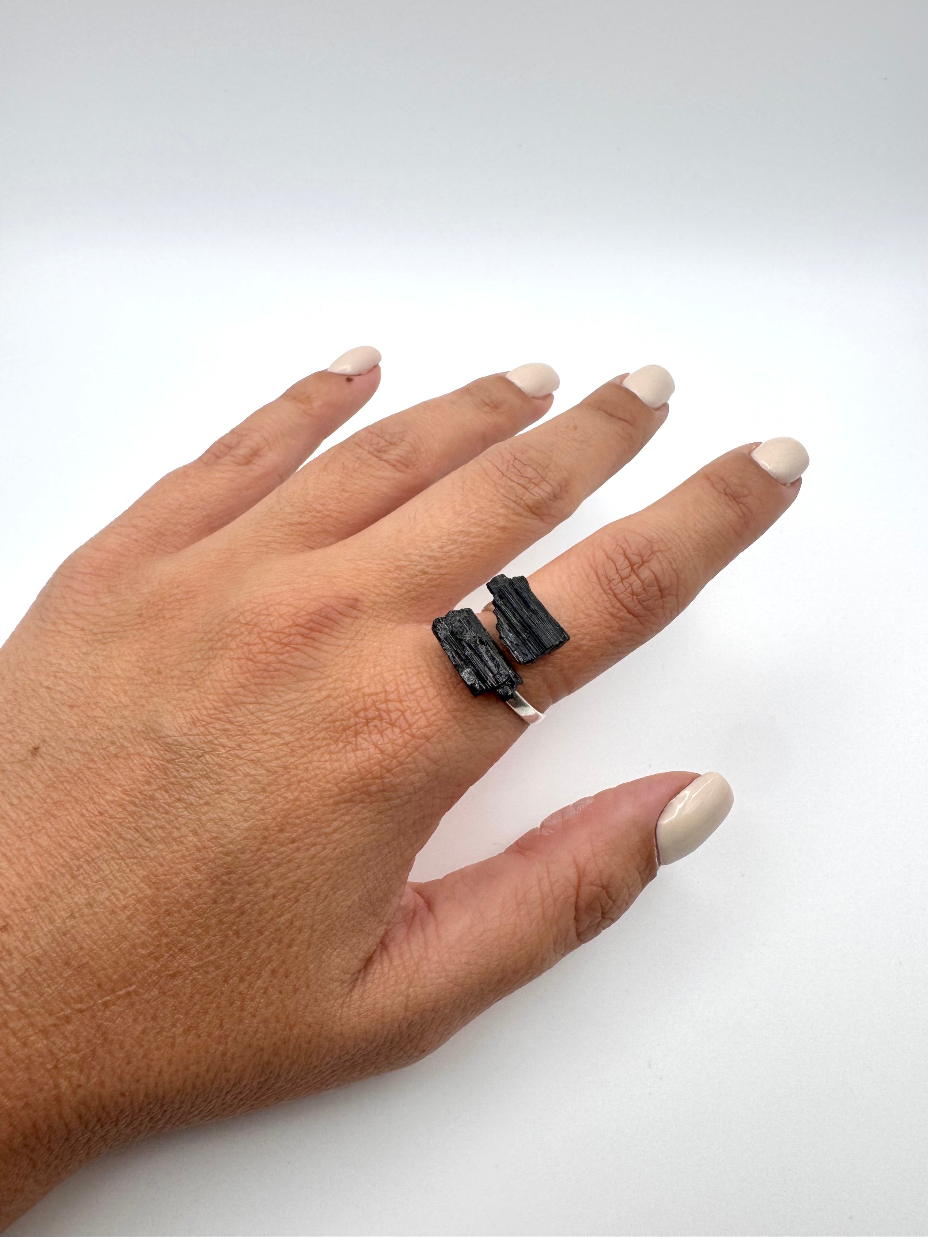 ANILLO AJUSTABLE PLATA  TURMALINA | PROTECCIÓN