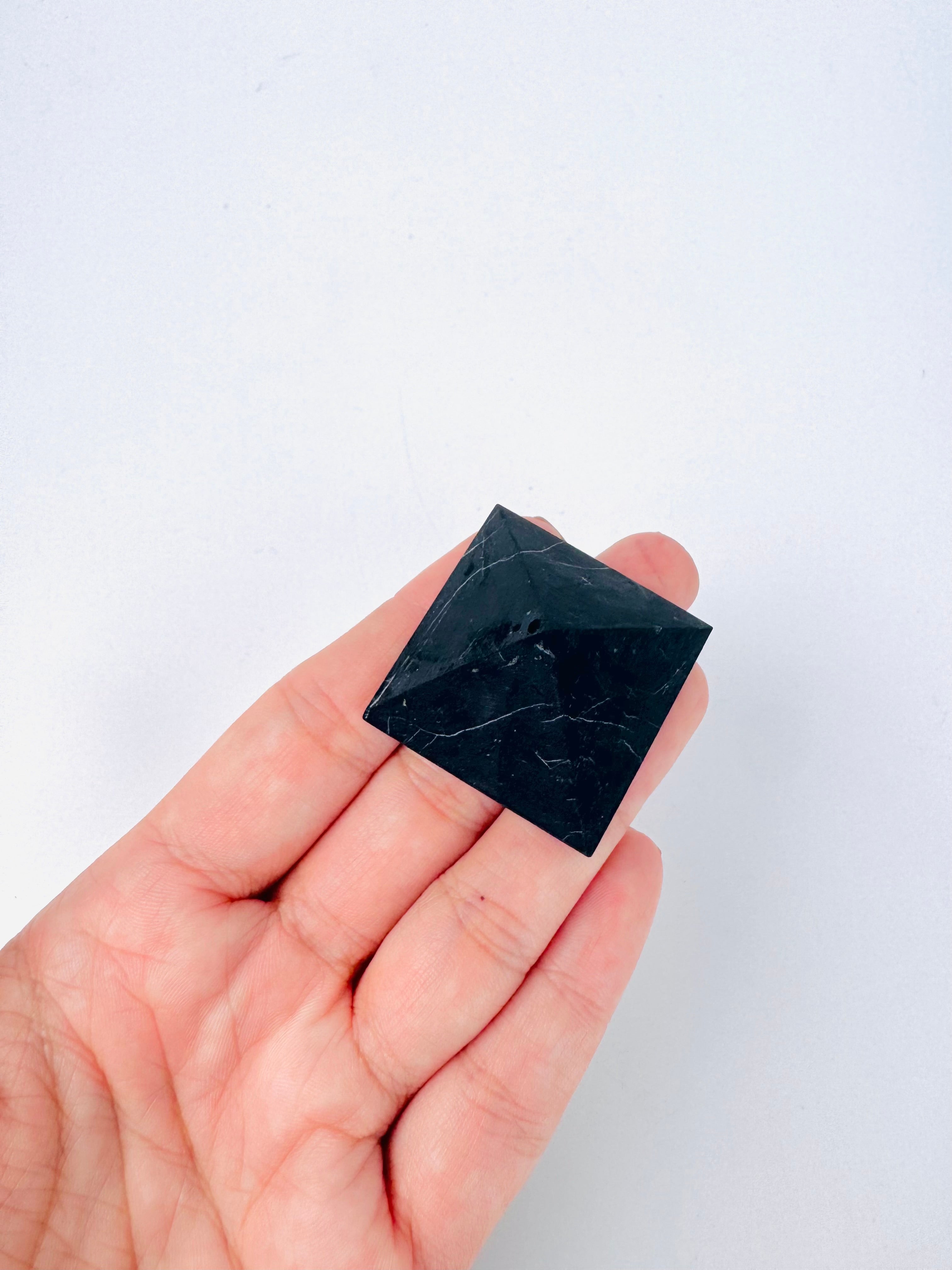 PIRÁMIDE SHUNGIT MATE 3x3