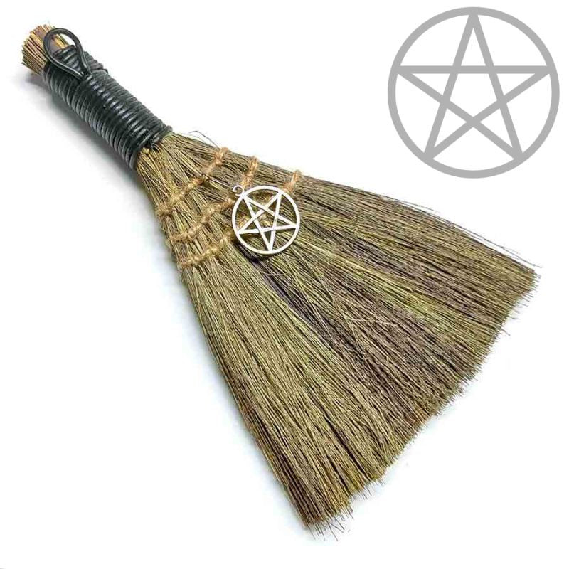 ESCOBA DE BRUJA CON PENTÁGONO 13X22CM