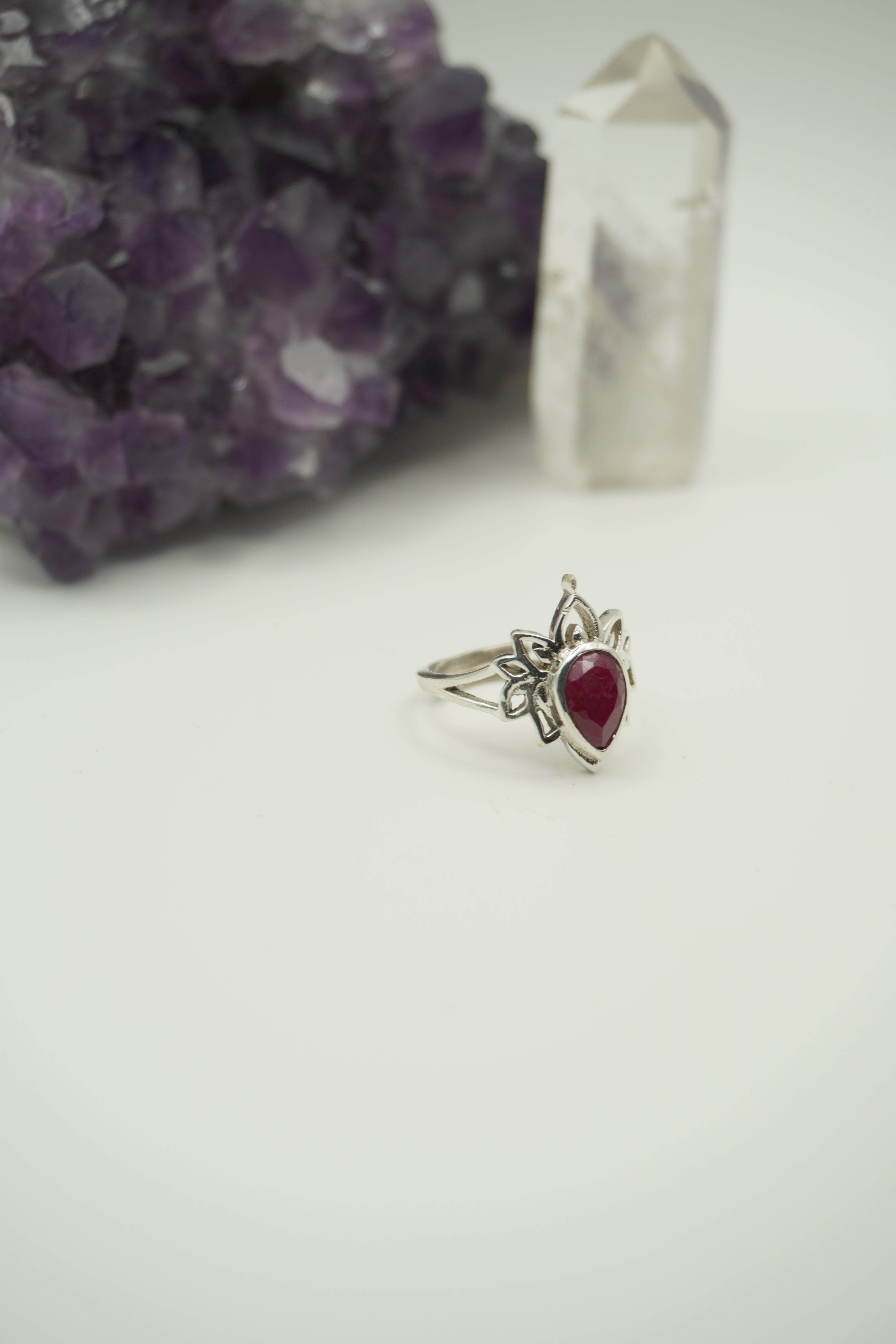 ANILLO AJUSTABLE DE RUBÍ FLOR DE LOTO