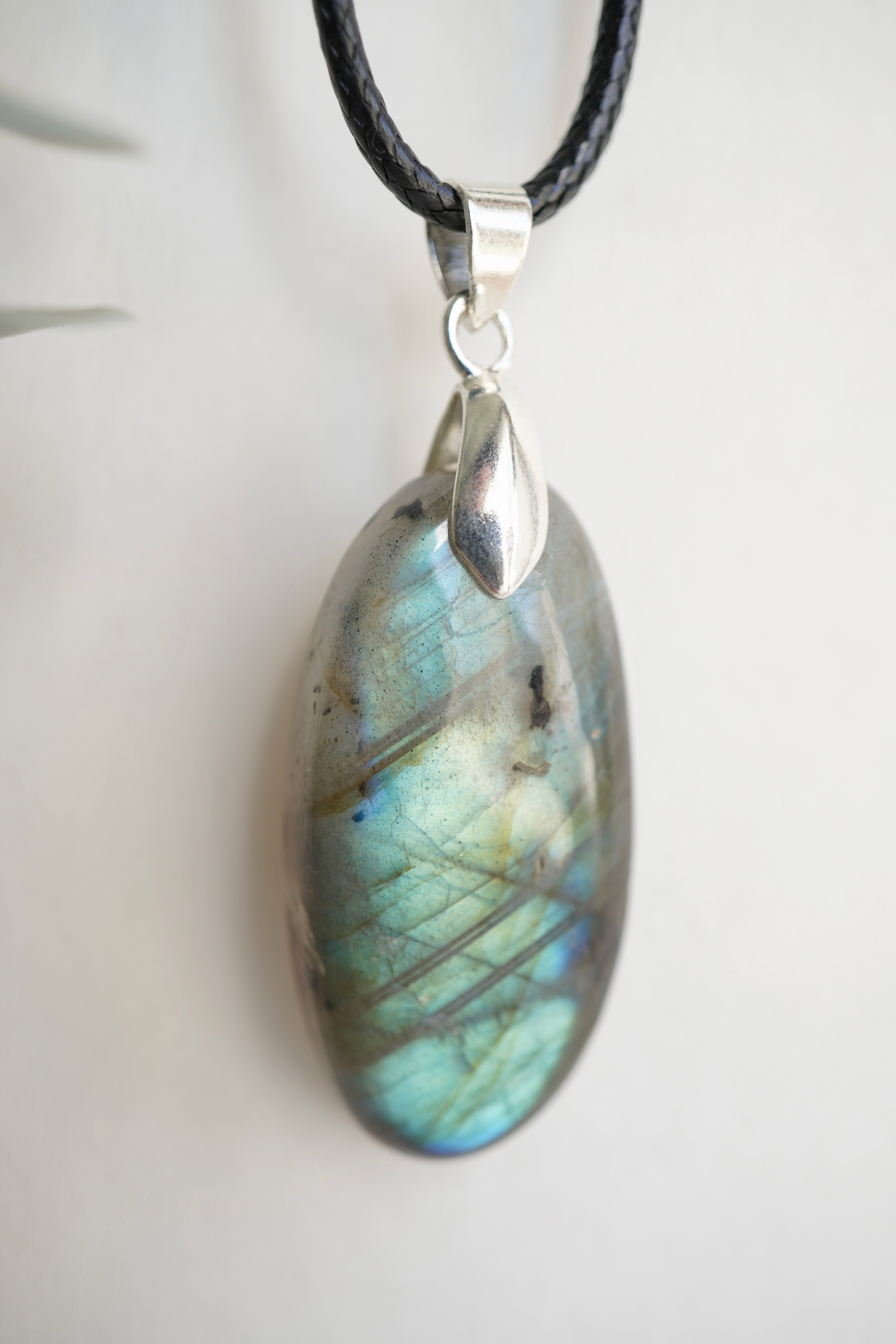 COLGANTE CABUJÓN LABRADORITA | CONEXIÓN ESPIRITUAL