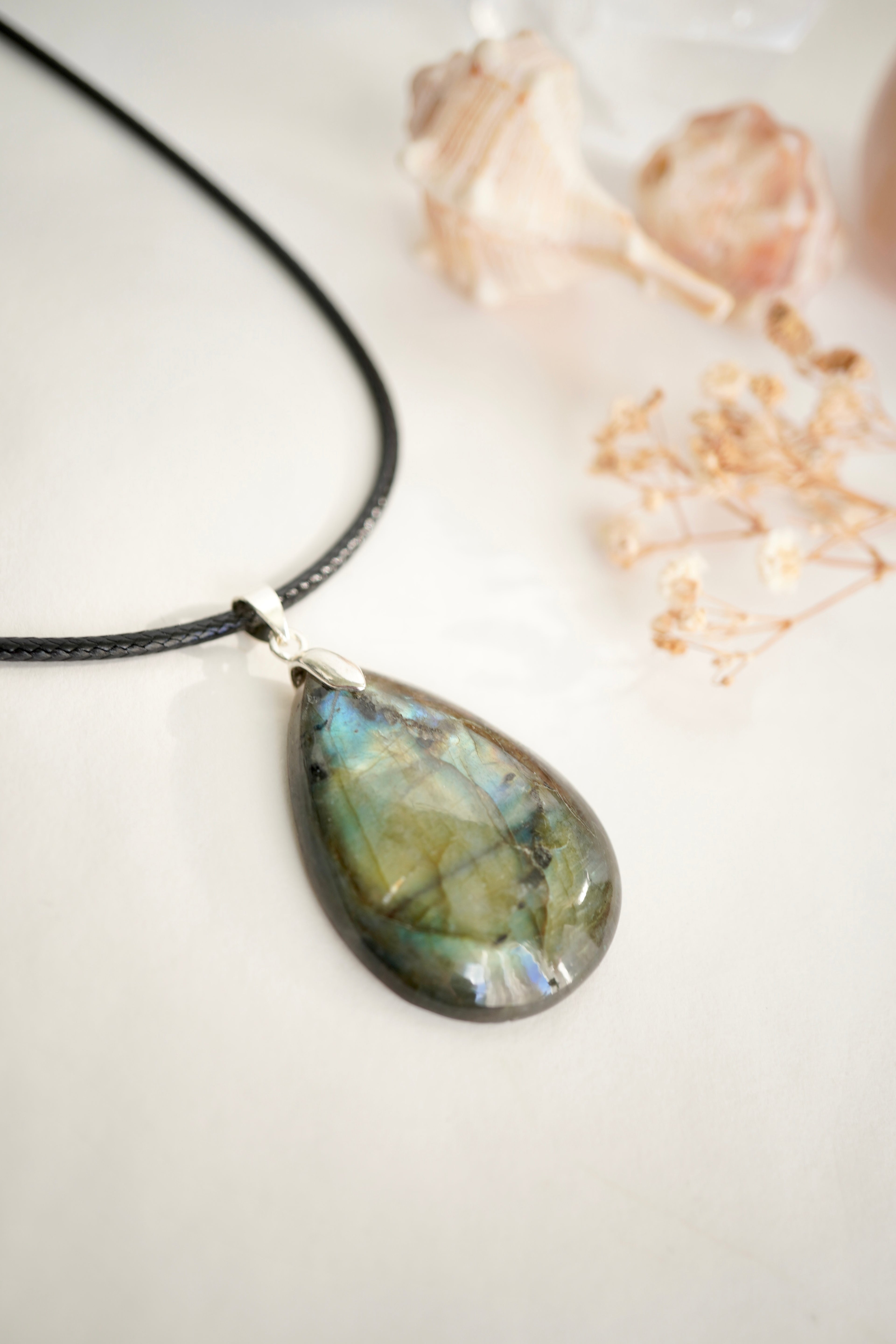 COLGANTE CABUJÓN LABRADORITA | CONEXIÓN ESPIRITUAL