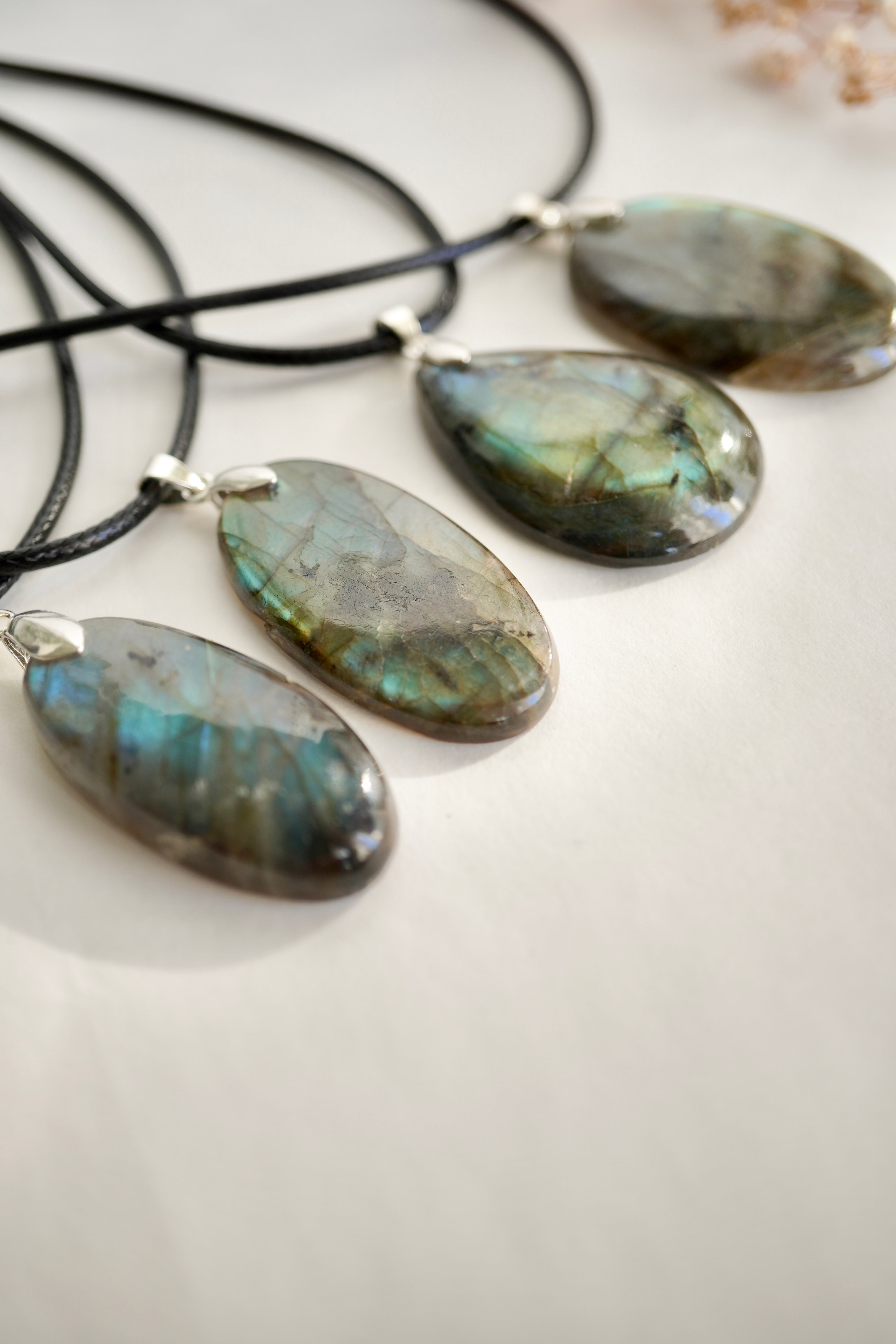 COLGANTE CABUJÓN LABRADORITA | CONEXIÓN ESPIRITUAL