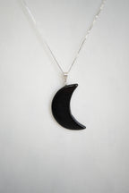 COLGANTE MEDIA LUNA OBSIDIANA | INTROSPECCIÓN | PROTECCIÓN