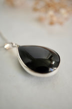 COLGANTE GOTA OBSIDIANA EN BAÑO DE PLATA