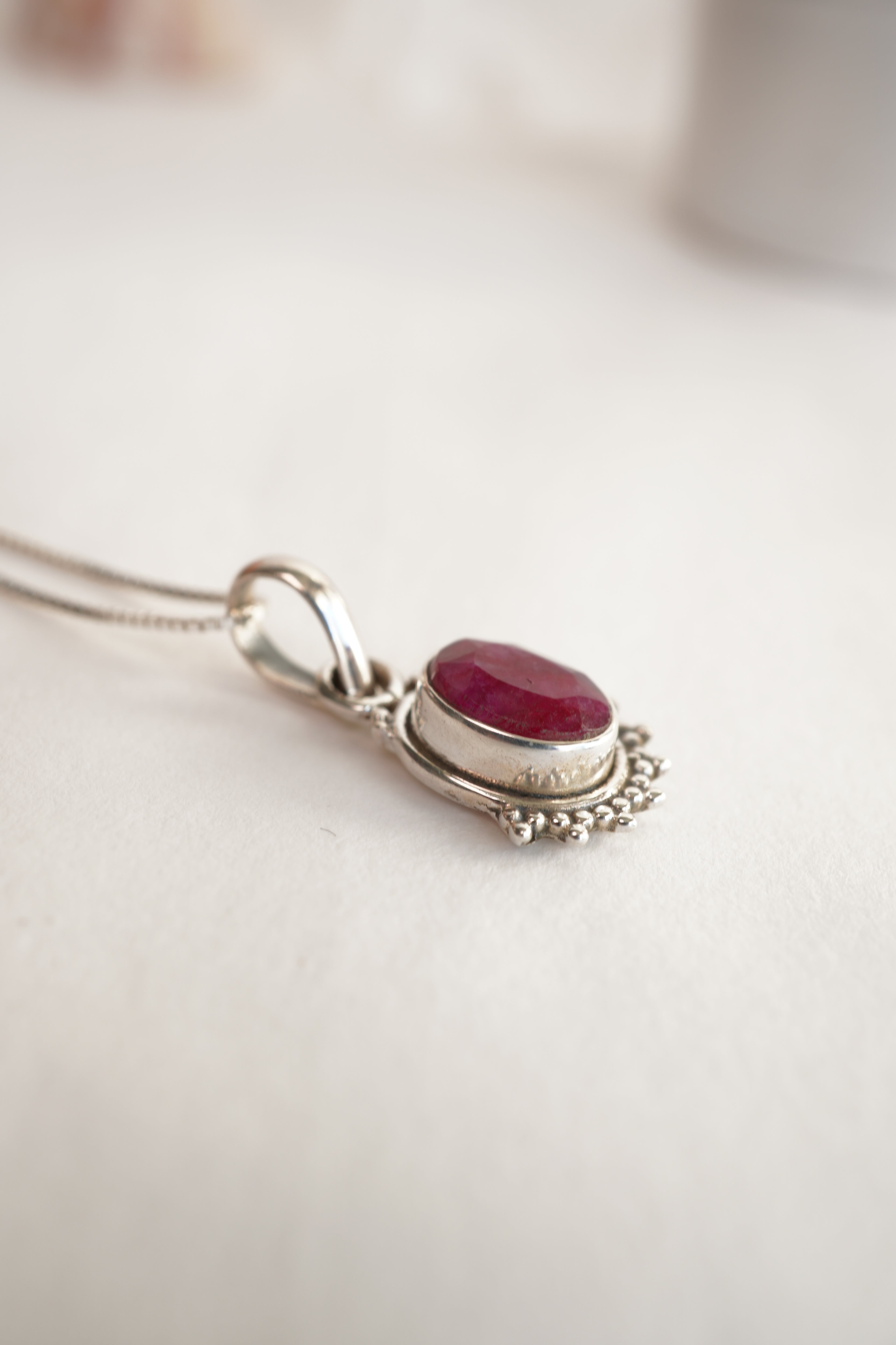 COLGANTE FUERZA INTERIOR 16MM | RUBÍ