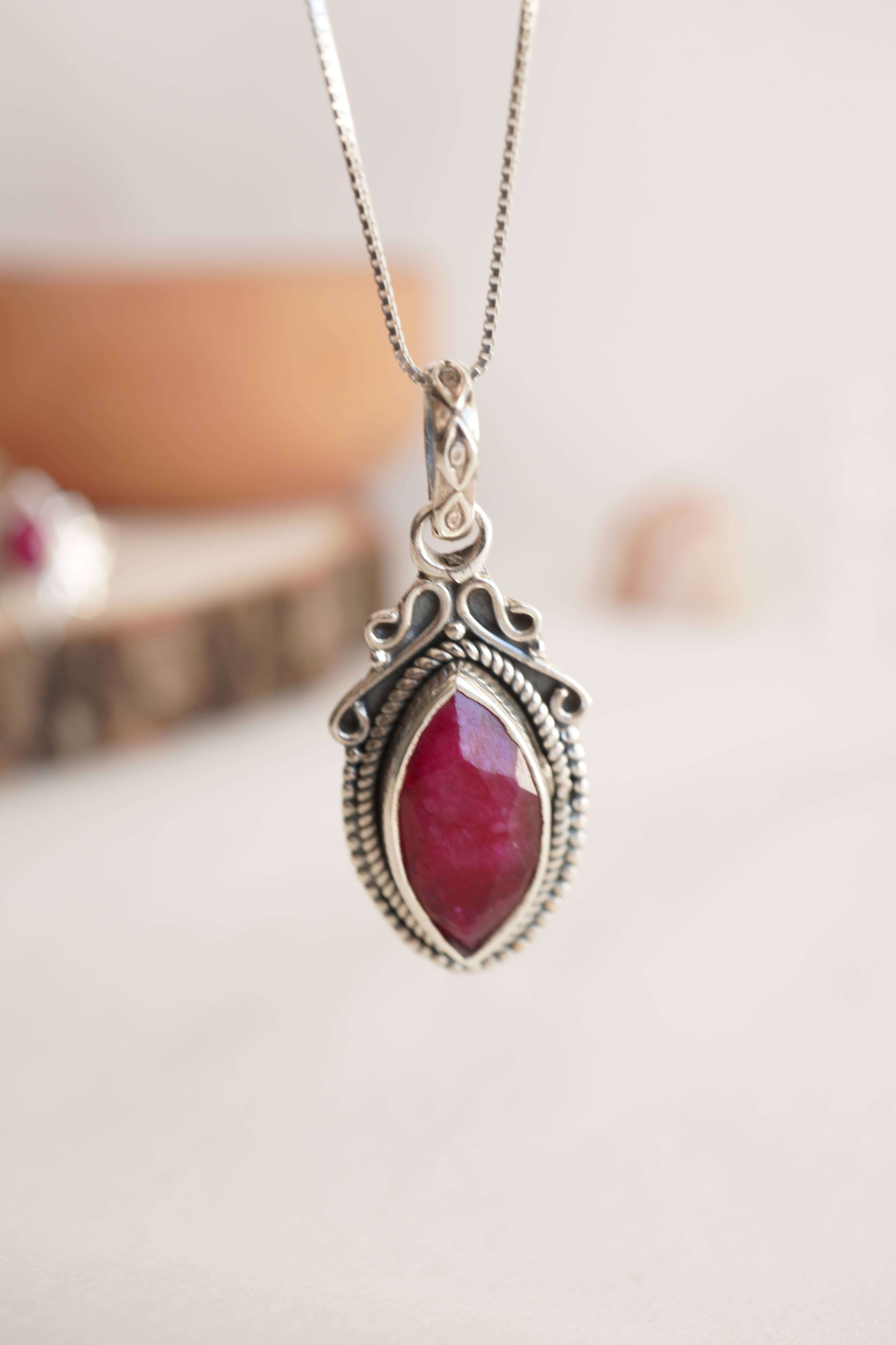 COLGANTE FUERZA INTERIOR | RUBÍ