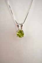 COLGANTE PUNTO DE LUZ OLIVINO NATURAL