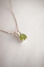 COLGANTE PUNTO DE LUZ OLIVINO NATURAL