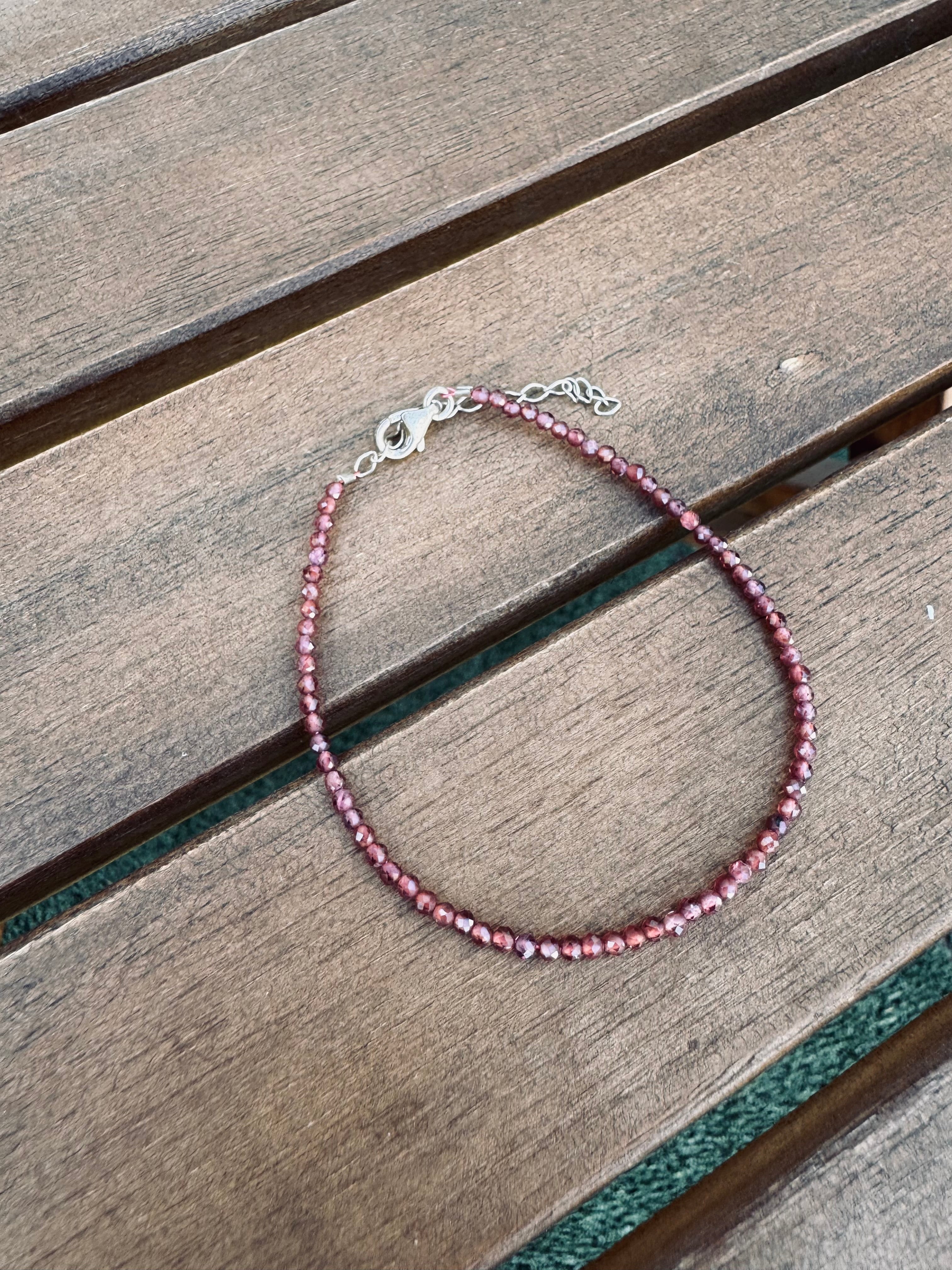 PULSERA FACETADA GRANATE PLATA | PASIÓN | CORAJE