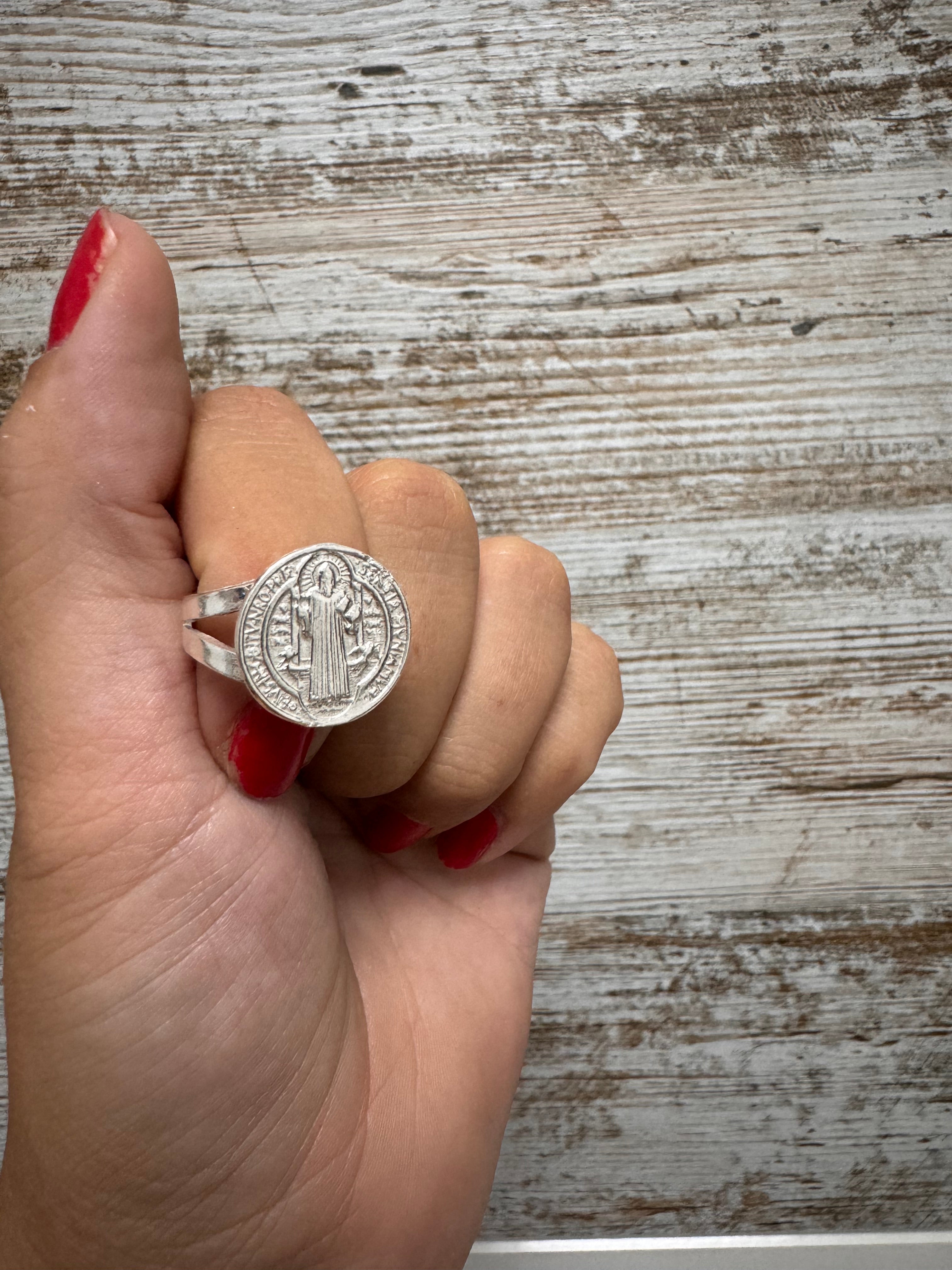 Anillo san Benito plata