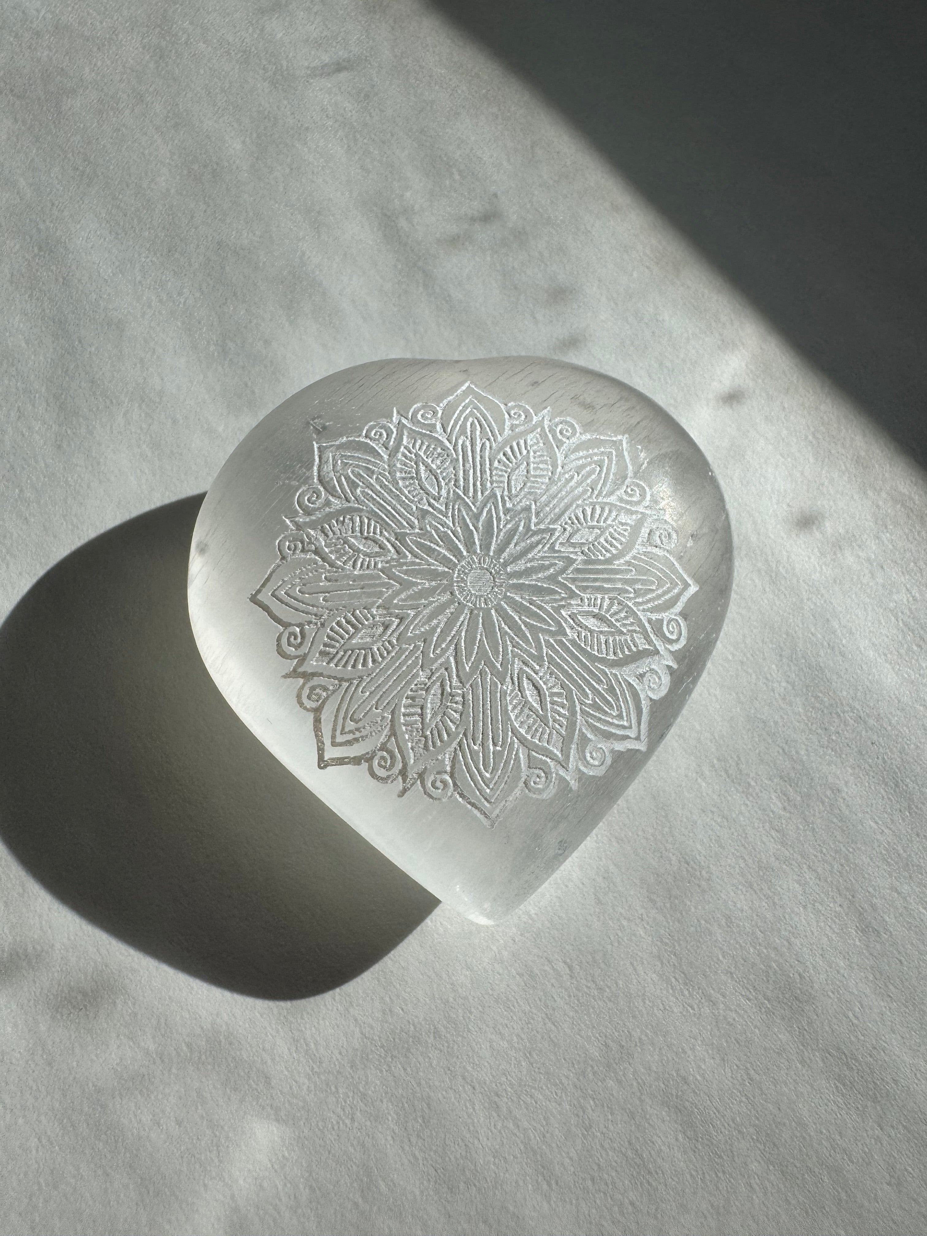 CORAZÓN SELENITA MANDALA