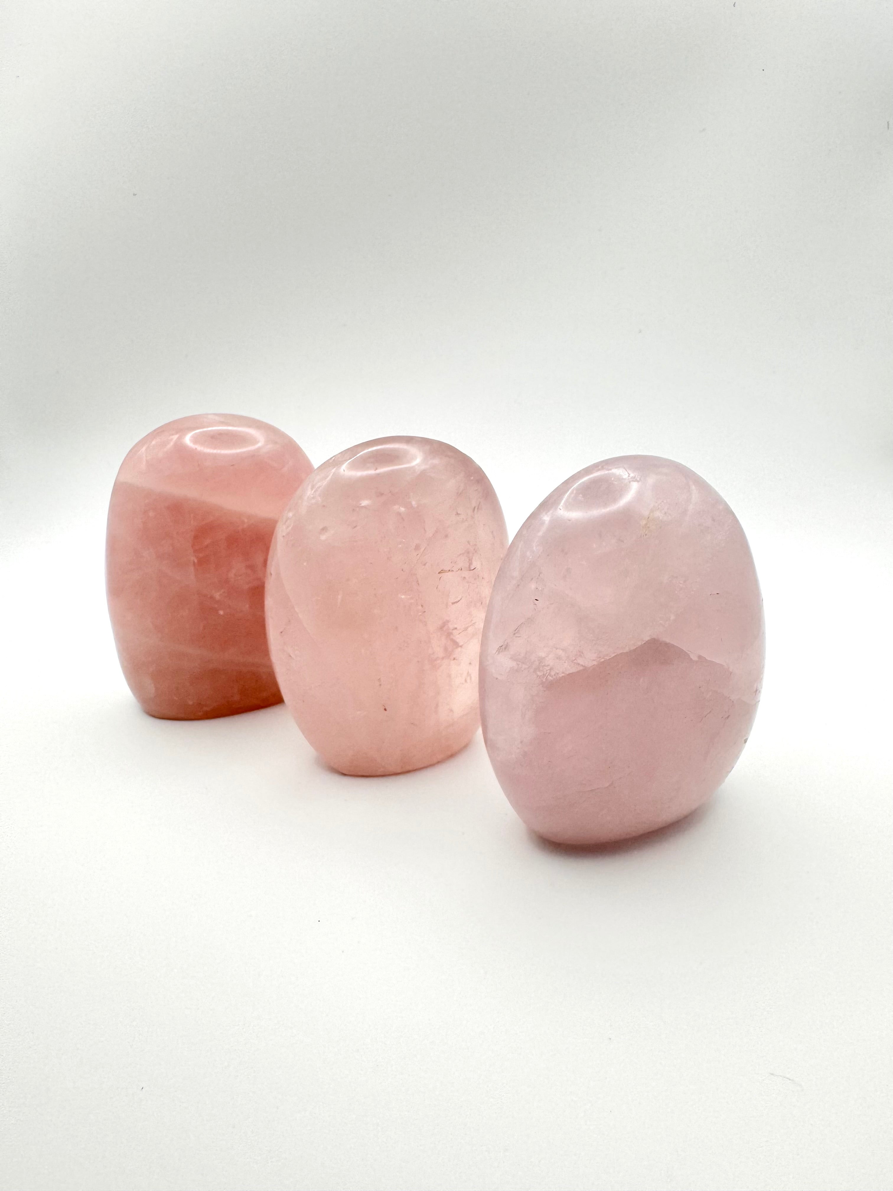 PIEZA CUARZO ROSA PULIDO CON BASE PLANA |  ELIGE LETRA