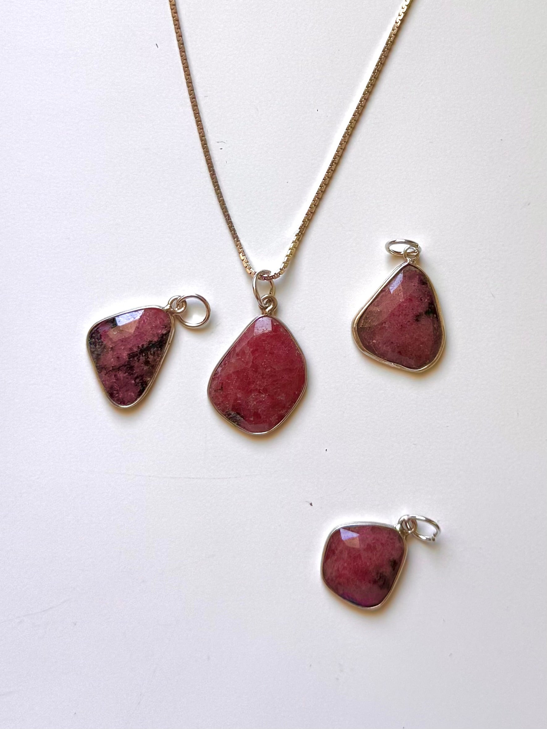 COLGANTE RODONITA PLATA  FACETADO