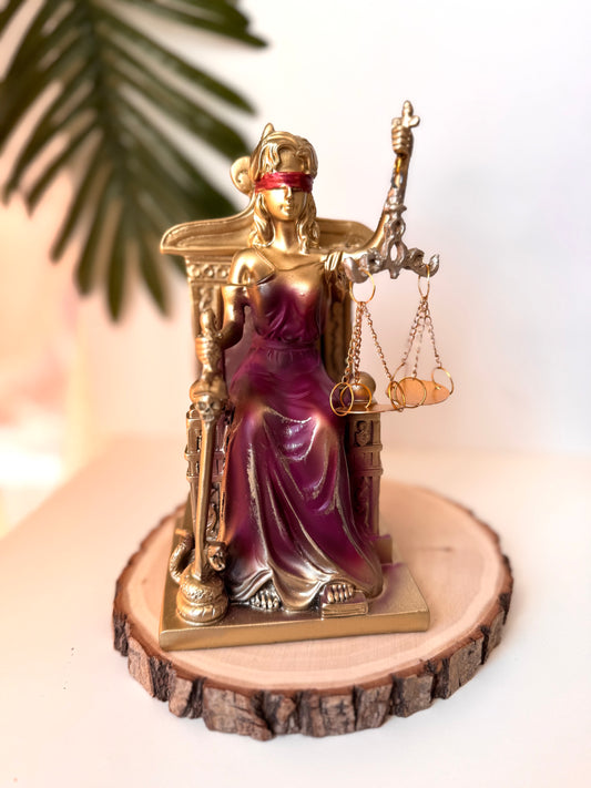 DIOSA JUSTICIA SENTADA ROSA