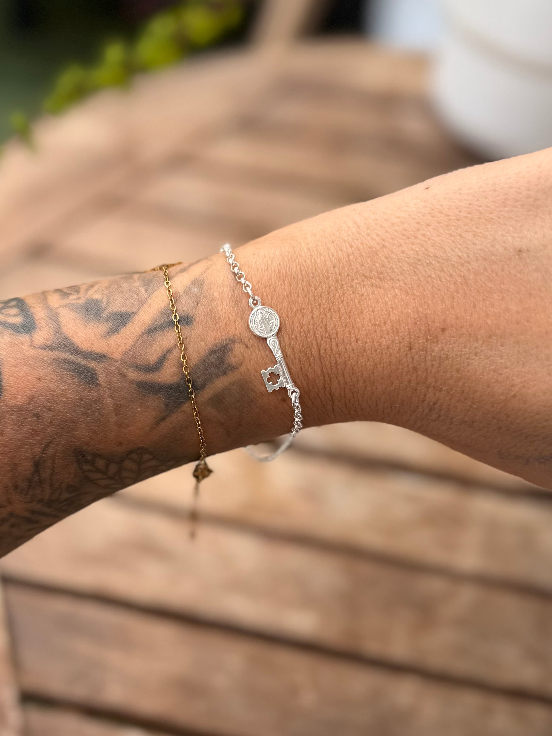 PULSERA DE PLATA LLAVE DE SAN BENITO | ABRECAMINOS | PROTECCIÓN